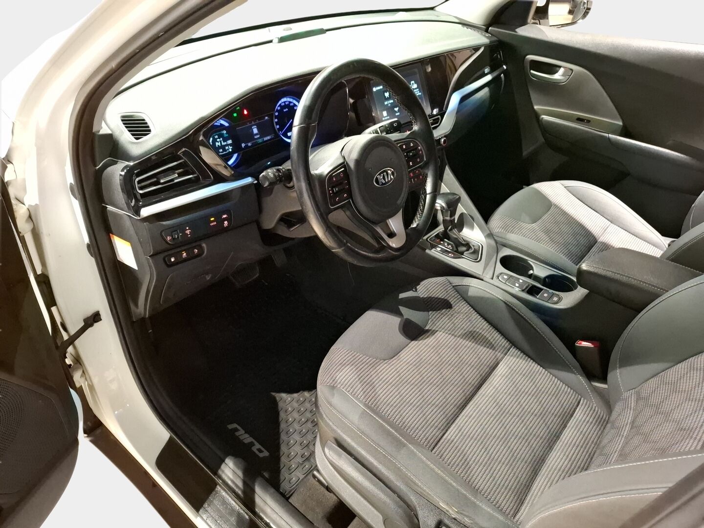 Kia Niro 2020 Plug-in Hybrid 1,6 GDI Business * Adapt.Vakkari / Apple&Android / Lohko&Sisäpistoke / Ratinlämmitys - 2x Fiksut renkaat / Juuri tullut Tampereelle / Facelift! - HULLUT JOULUT KORKOTARJOUS 2,49% 