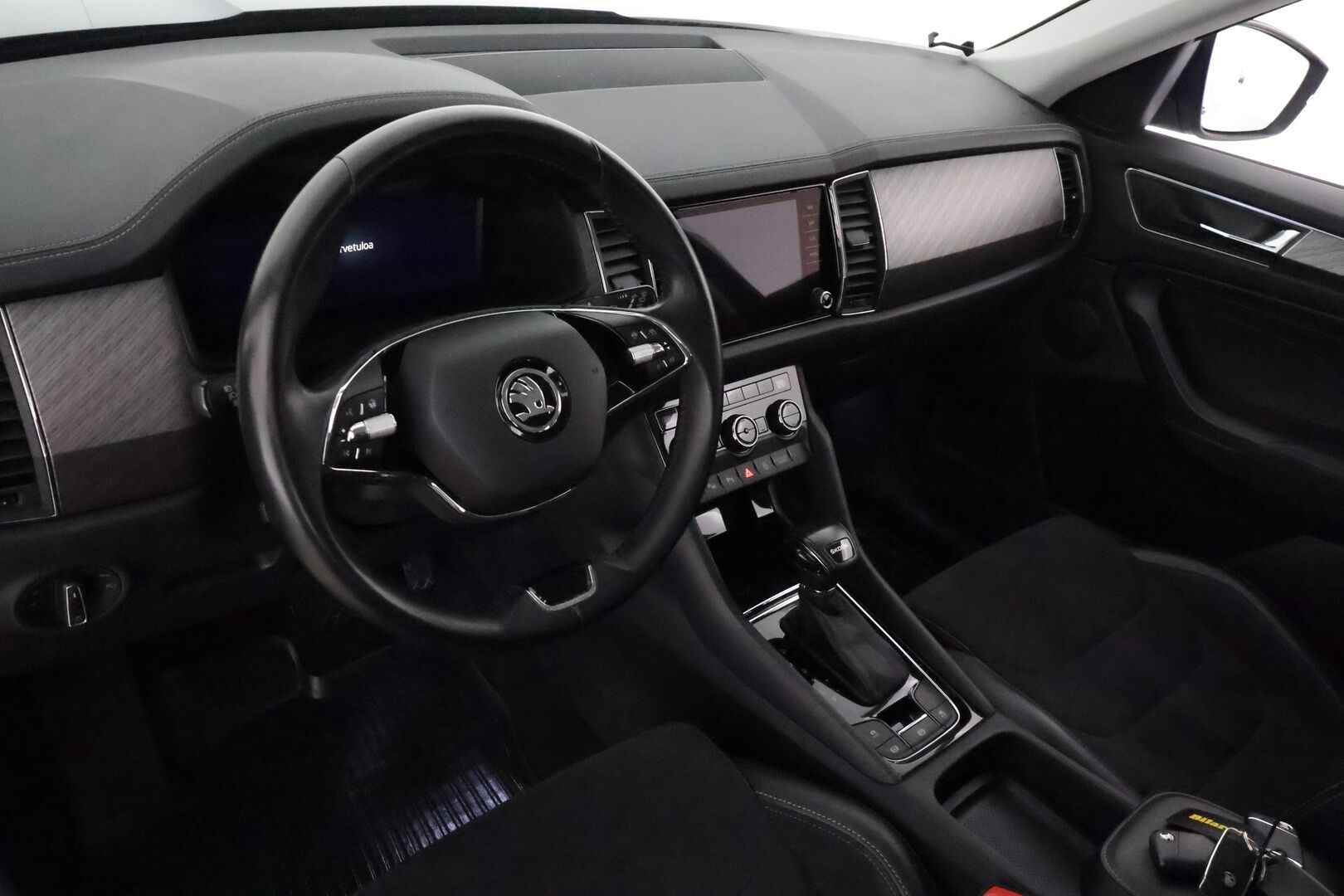 Skoda Kodiaq 2022 1.5 TSI ACT Style DSG Autom. **Webasto / Adapt.vakkari / Koukku / P.kamera / Muistipenkit / Puolinahat / Matrix LED** - 1.om Suomi-auto / Merkkihuollettu / Kahdet renkaat aluvanteilla / Tuulilasin lämmitin / Ratinlämmitin / Penkinlämmittimet takana / Digimittaristo