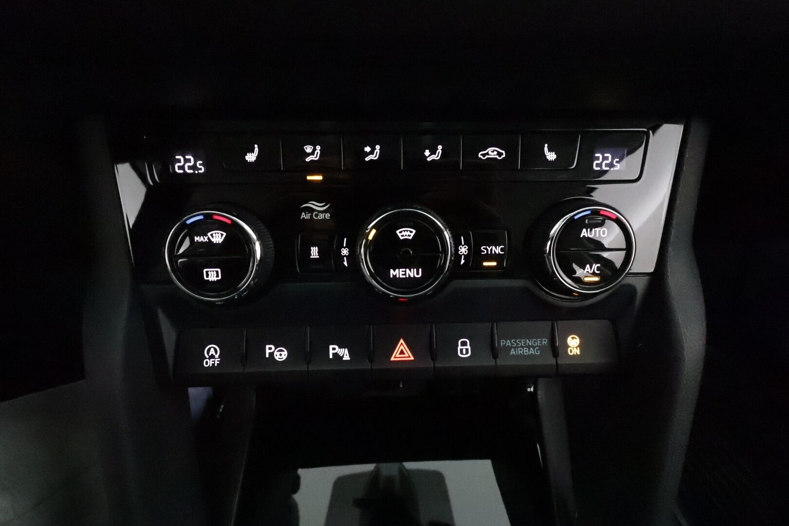 Skoda Kodiaq 2022 1.5 TSI ACT Style DSG Autom. **Webasto / Adapt.vakkari / Koukku / P.kamera / Muistipenkit / Puolinahat / Matrix LED** - 1.om Suomi-auto / Merkkihuollettu / Kahdet renkaat aluvanteilla / Tuulilasin lämmitin / Ratinlämmitin / Penkinlämmittimet takana / Digimittaristo