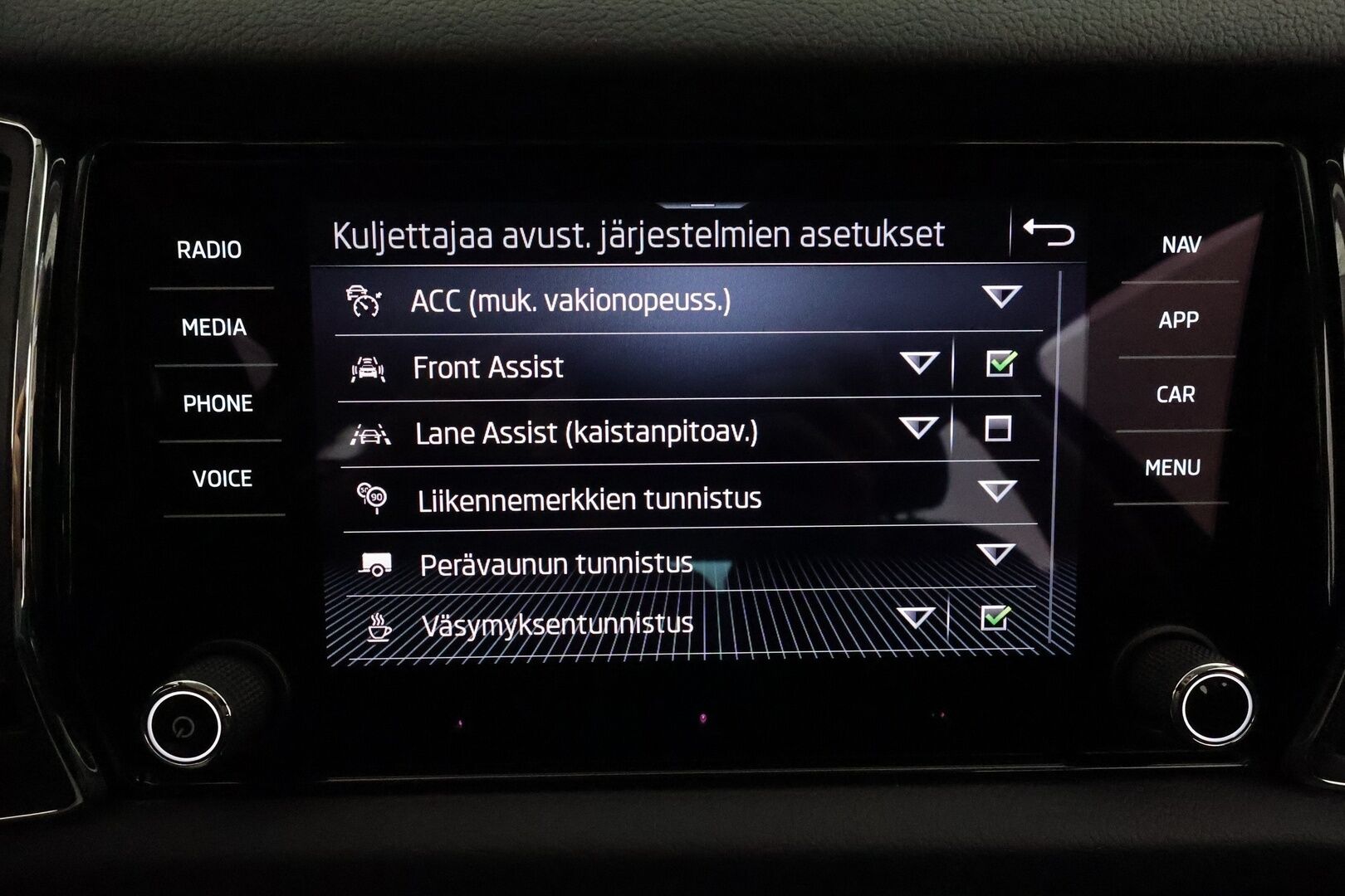 Skoda Kodiaq 2022 1.5 TSI ACT Style DSG Autom. **Webasto / Adapt.vakkari / Koukku / P.kamera / Muistipenkit / Puolinahat / Matrix LED** - 1.om Suomi-auto / Merkkihuollettu / Kahdet renkaat aluvanteilla / Tuulilasin lämmitin / Ratinlämmitin / Penkinlämmittimet takana / Digimittaristo