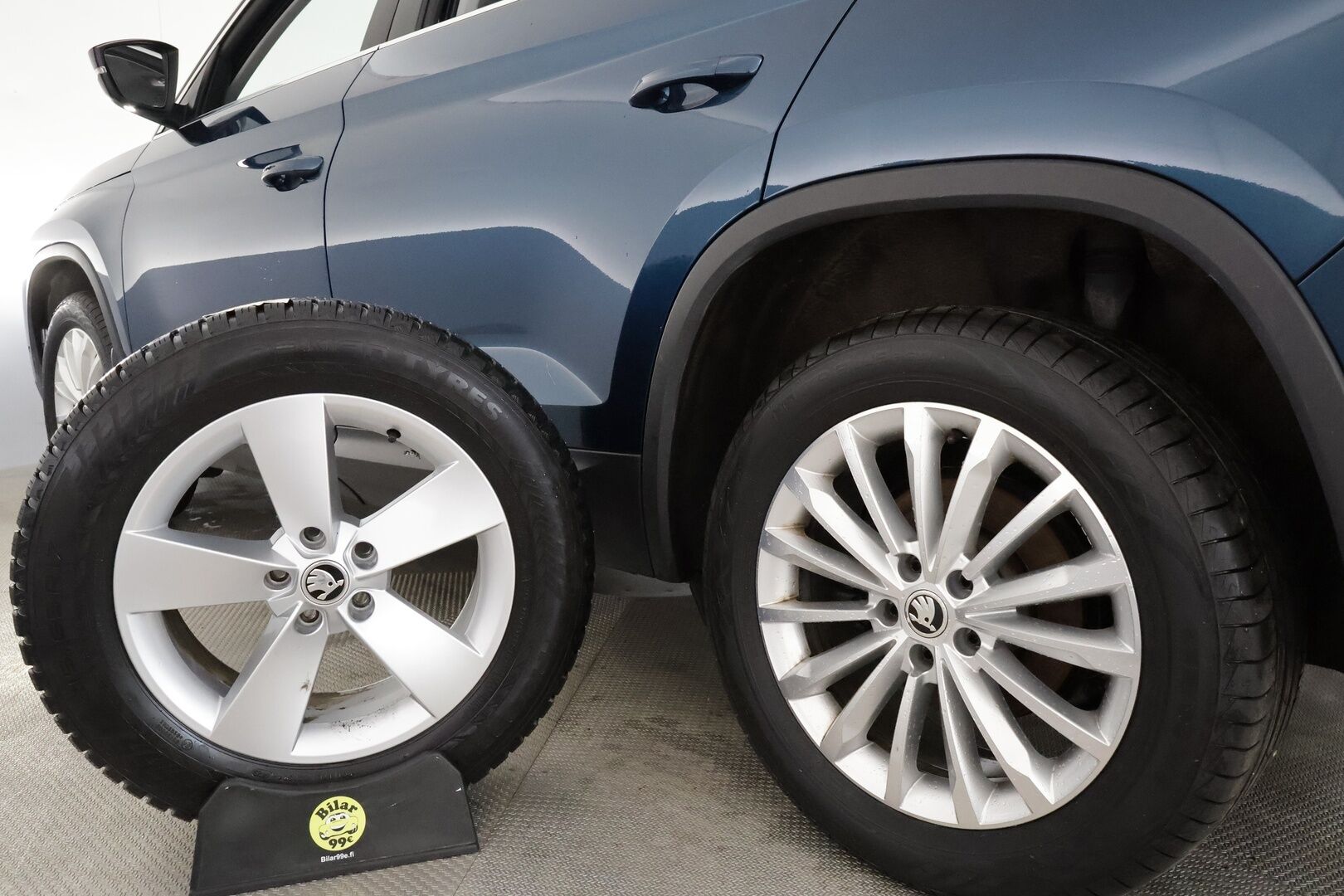 Skoda Kodiaq 2022 1.5 TSI ACT Style DSG Autom. **Webasto / Adapt.vakkari / Koukku / P.kamera / Muistipenkit / Puolinahat / Matrix LED** - 1.om Suomi-auto / Merkkihuollettu / Kahdet renkaat aluvanteilla / Tuulilasin lämmitin / Ratinlämmitin / Penkinlämmittimet takana / Digimittaristo