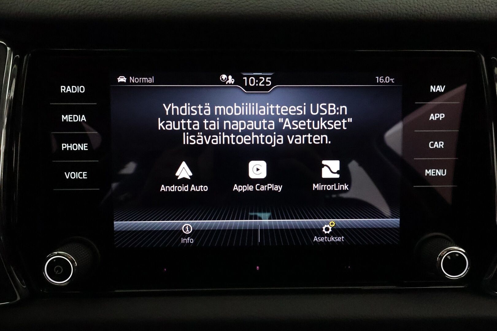 Skoda Kodiaq 2022 1.5 TSI ACT Style DSG Autom. **Webasto / Adapt.vakkari / Koukku / P.kamera / Muistipenkit / Puolinahat / Matrix LED** - 1.om Suomi-auto / Merkkihuollettu / Kahdet renkaat aluvanteilla / Tuulilasin lämmitin / Ratinlämmitin / Penkinlämmittimet takana / Digimittaristo