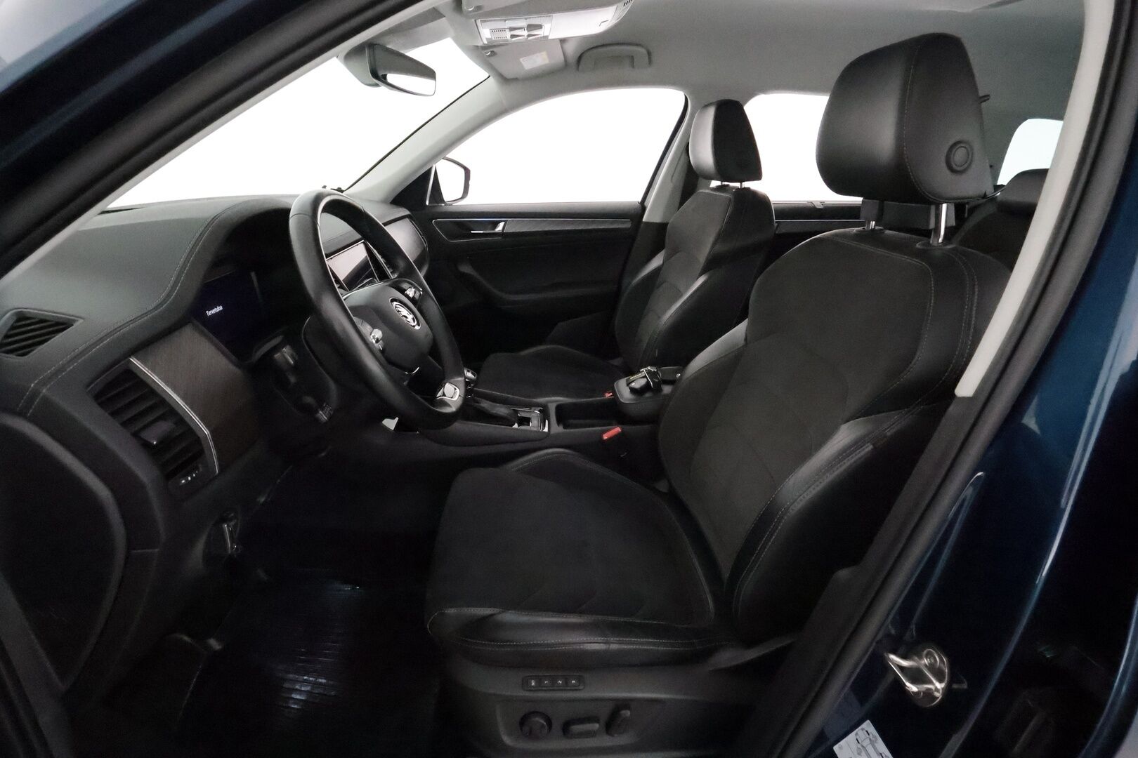 Skoda Kodiaq 2022 1.5 TSI ACT Style DSG Autom. **Webasto / Adapt.vakkari / Koukku / P.kamera / Muistipenkit / Puolinahat / Matrix LED** - 1.om Suomi-auto / Merkkihuollettu / Kahdet renkaat aluvanteilla / Tuulilasin lämmitin / Ratinlämmitin / Penkinlämmittimet takana / Digimittaristo