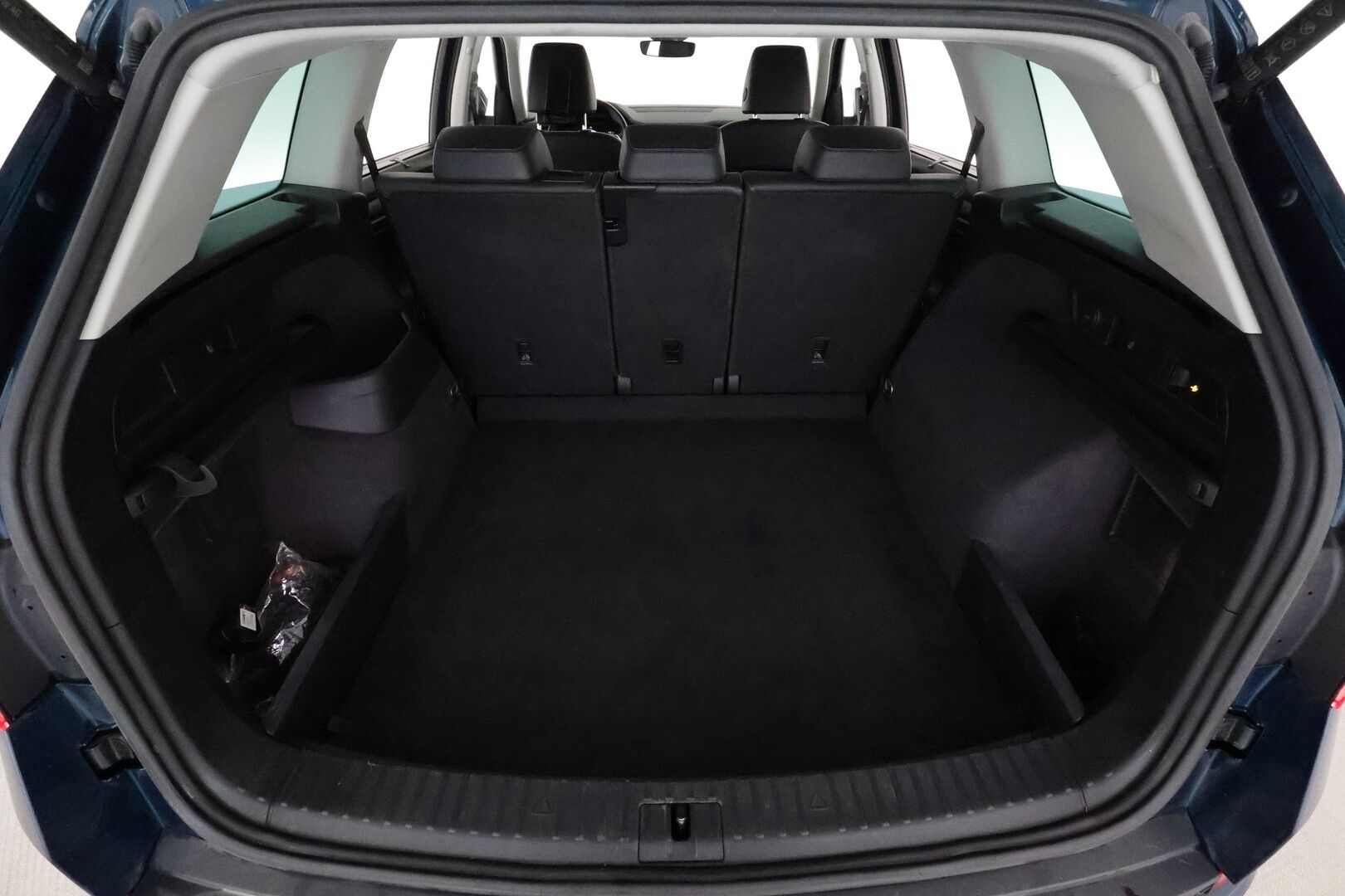 Skoda Kodiaq 2022 1.5 TSI ACT Style DSG Autom. **Webasto / Adapt.vakkari / Koukku / P.kamera / Muistipenkit / Puolinahat / Matrix LED** - 1.om Suomi-auto / Merkkihuollettu / Kahdet renkaat aluvanteilla / Tuulilasin lämmitin / Ratinlämmitin / Penkinlämmittimet takana / Digimittaristo