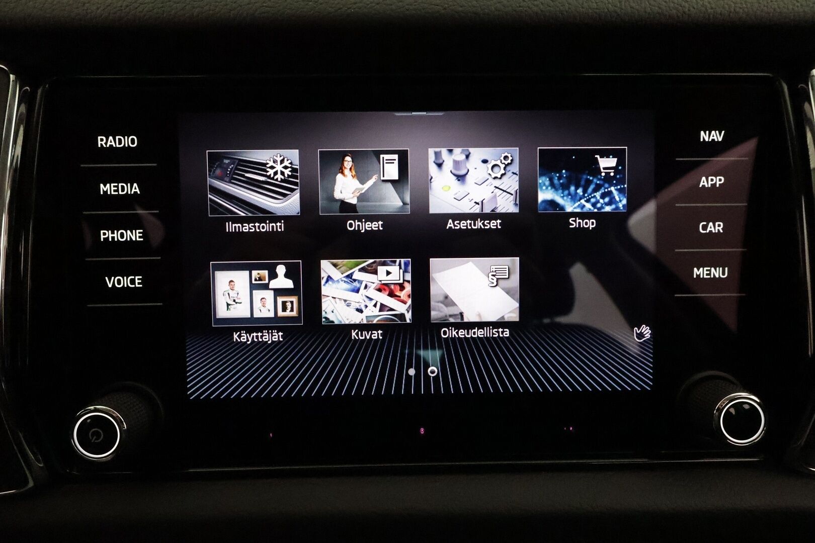 Skoda Kodiaq 2022 1.5 TSI ACT Style DSG Autom. **Webasto / Adapt.vakkari / Koukku / P.kamera / Muistipenkit / Puolinahat / Matrix LED** - 1.om Suomi-auto / Merkkihuollettu / Kahdet renkaat aluvanteilla / Tuulilasin lämmitin / Ratinlämmitin / Penkinlämmittimet takana / Digimittaristo