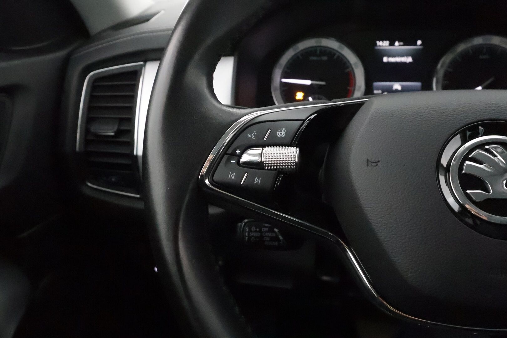 Skoda Kodiaq 2022 1.5 TSI ACT Ambition DSG Autom. - 1Om Suomiauto / Webasto / Adapt.Vakkari / Koukku / Facelift / Ratinlämmitys / KeylessGo / Adapt.LED / Huippuvarusteet!