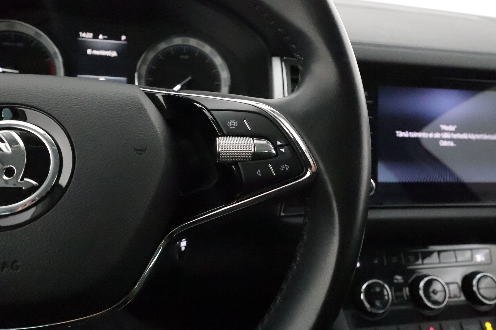 Skoda Kodiaq 2022 1.5 TSI ACT Ambition DSG Autom. - 1Om Suomiauto / Webasto / Adapt.Vakkari / Koukku / Facelift / Ratinlämmitys / KeylessGo / Adapt.LED / Huippuvarusteet!