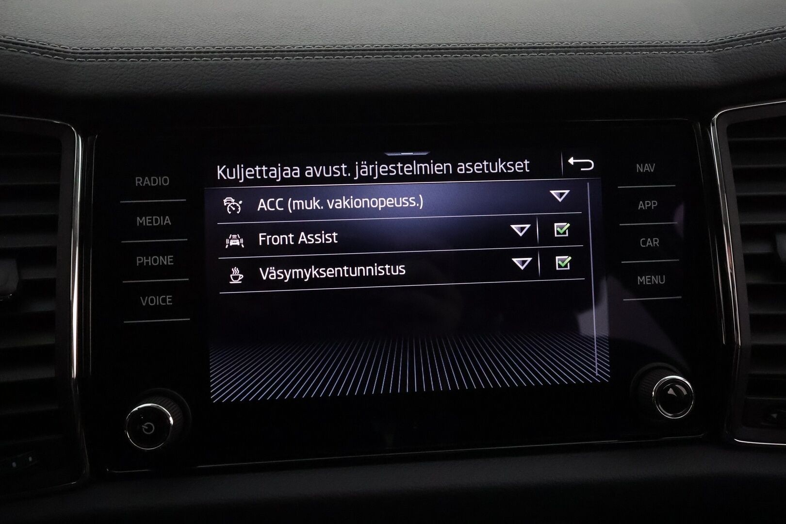 Skoda Kodiaq 2022 1.5 TSI ACT Ambition DSG Autom.**Facelift / Webasto / Adapt. vakkari / Puolinahat / Keyless / LED / Navi / Apple&Android - 3,99 % KORKOTARJOUS TÄHÄN AUTOON - 1-om. Suomi-auto 