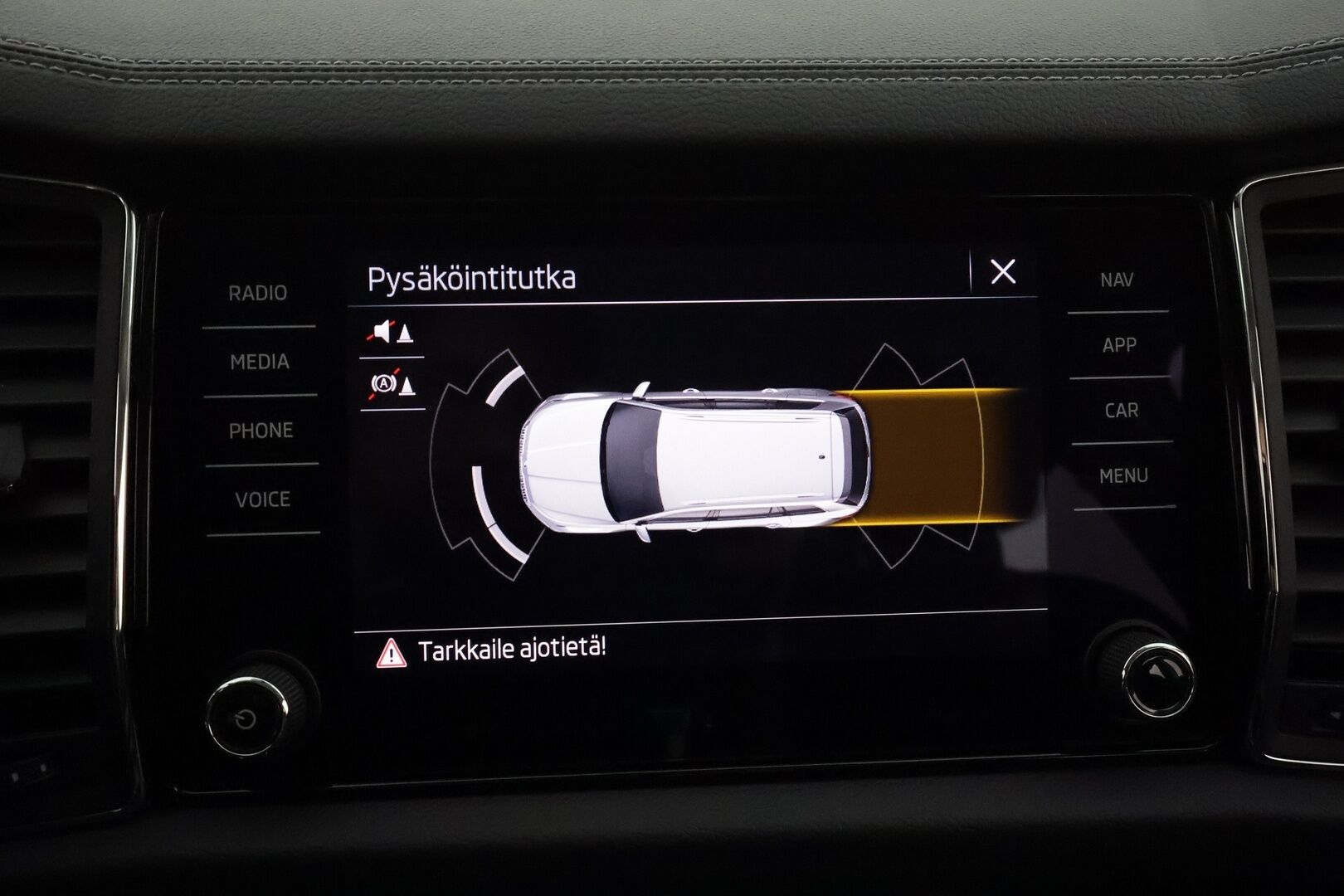 Skoda Kodiaq 2022 1.5 TSI ACT Ambition DSG Autom.**Facelift / Webasto / Adapt. vakkari / Puolinahat / Keyless / LED / Navi / Apple&Android - 3,99 % KORKOTARJOUS TÄHÄN AUTOON - 1-om. Suomi-auto 