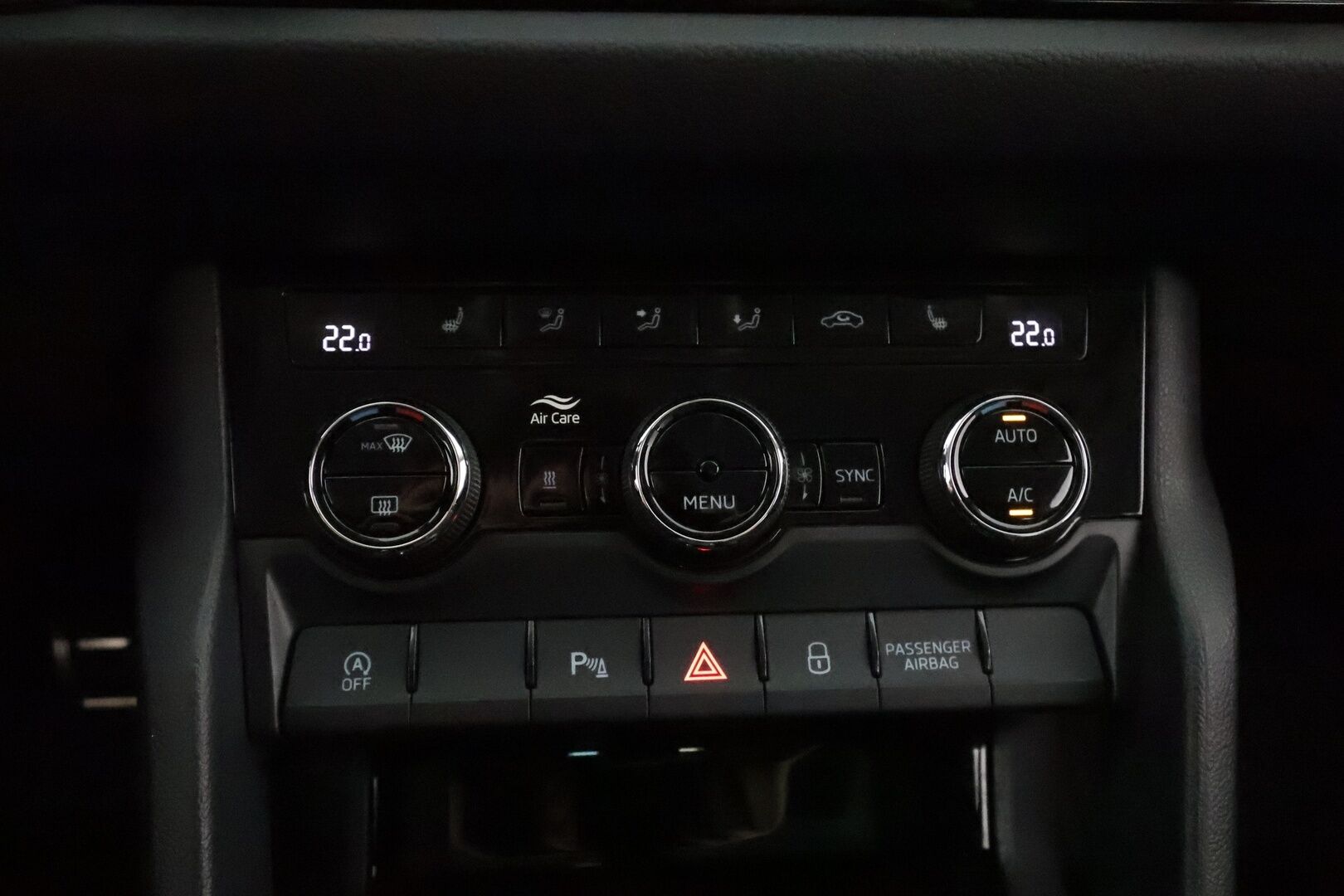 Skoda Kodiaq 2022 1.5 TSI ACT Ambition DSG Autom.**Facelift / Webasto / Adapt. vakkari / Puolinahat / Keyless / LED / Navi / Apple&Android - 3,99 % KORKOTARJOUS TÄHÄN AUTOON - 1-om. Suomi-auto 