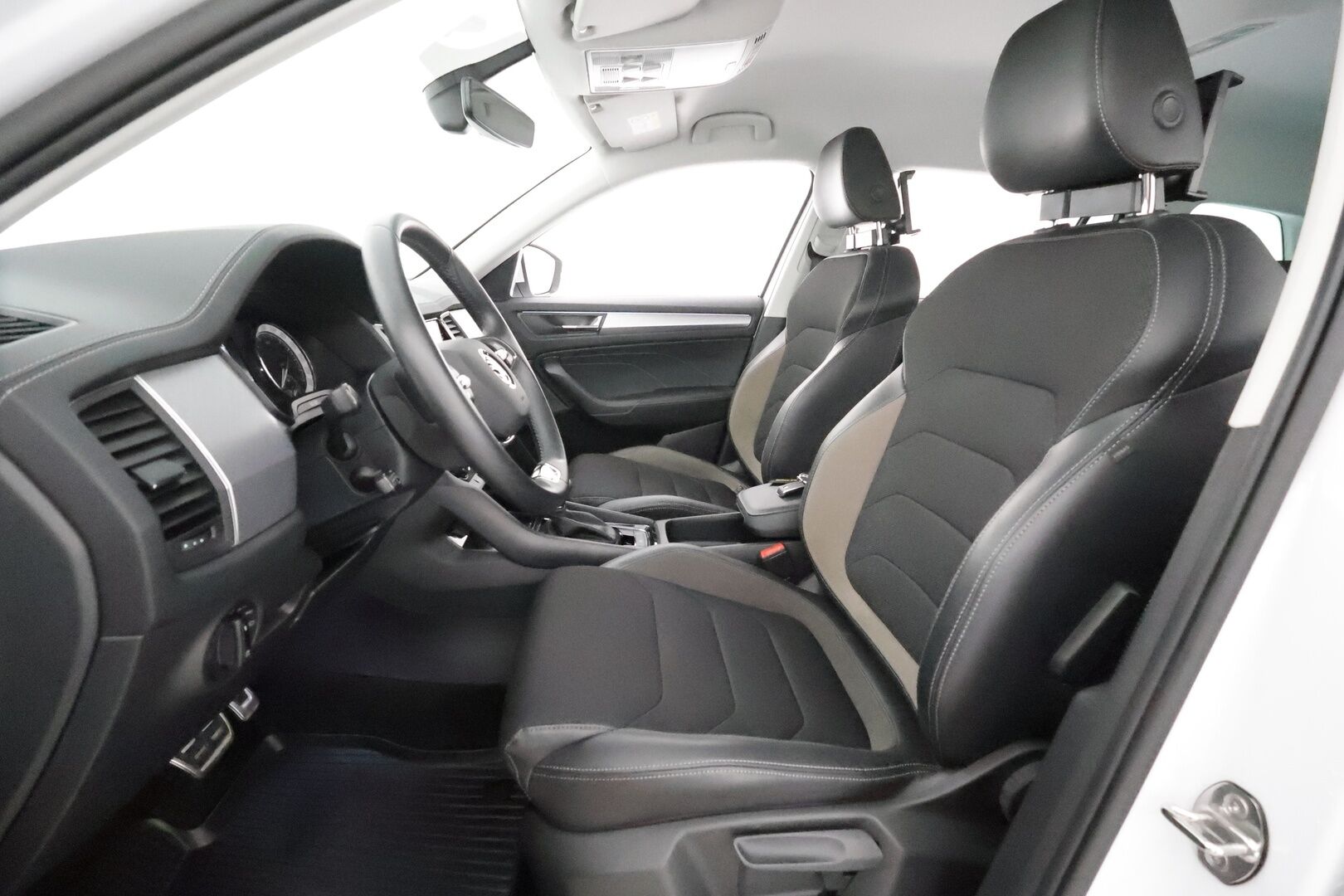 Skoda Kodiaq 2022 1.5 TSI ACT Ambition DSG Autom.**Facelift / Webasto / Adapt. vakkari / Puolinahat / Keyless / LED / Navi / Apple&Android - 3,99 % KORKOTARJOUS TÄHÄN AUTOON - 1-om. Suomi-auto 