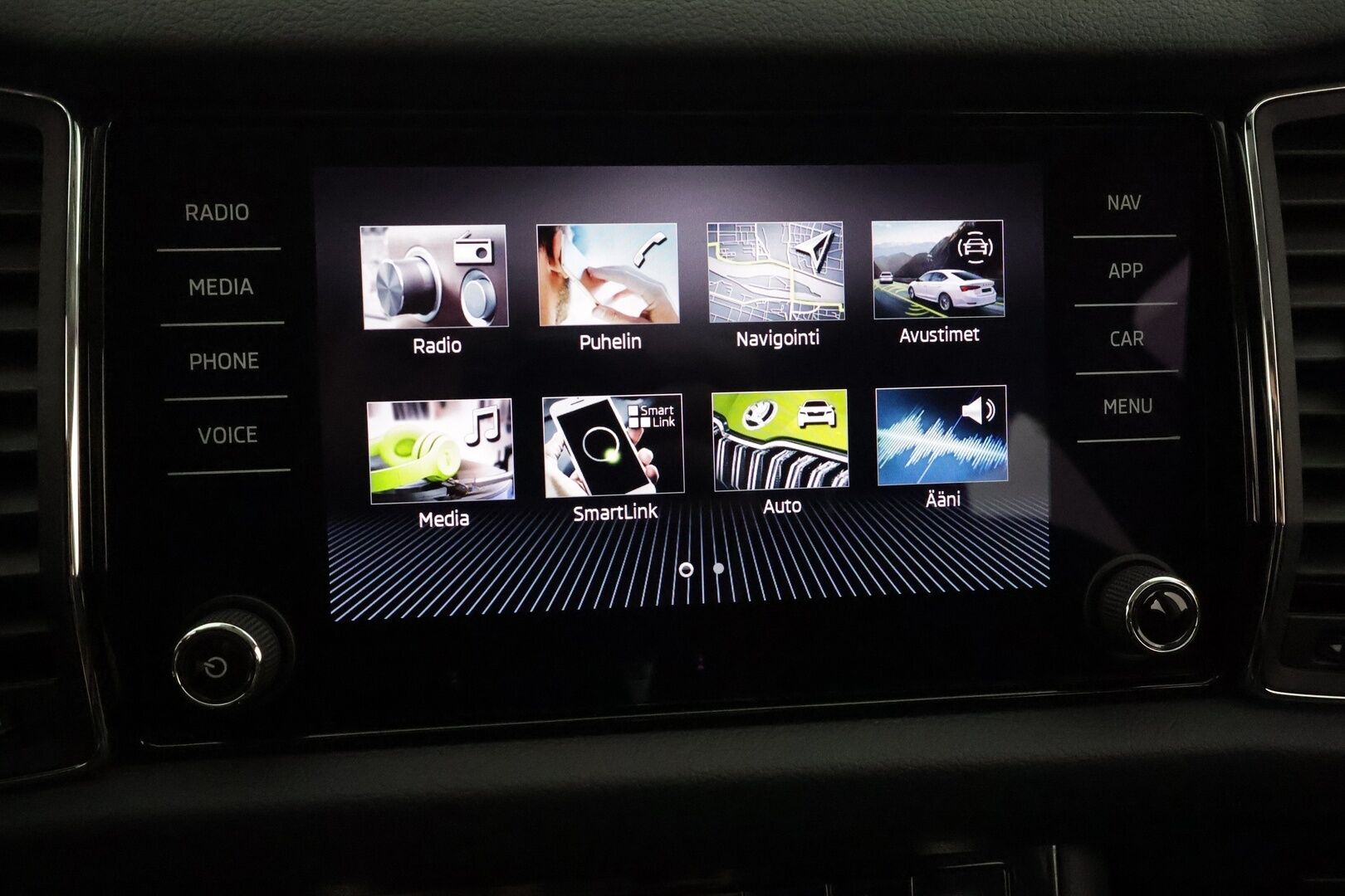 Skoda Kodiaq 2022 1.5 TSI ACT Ambition DSG Autom.**Facelift / Webasto / Adapt. vakkari / Puolinahat / Keyless / LED / Navi / Apple&Android - 3,99 % KORKOTARJOUS TÄHÄN AUTOON - 1-om. Suomi-auto 