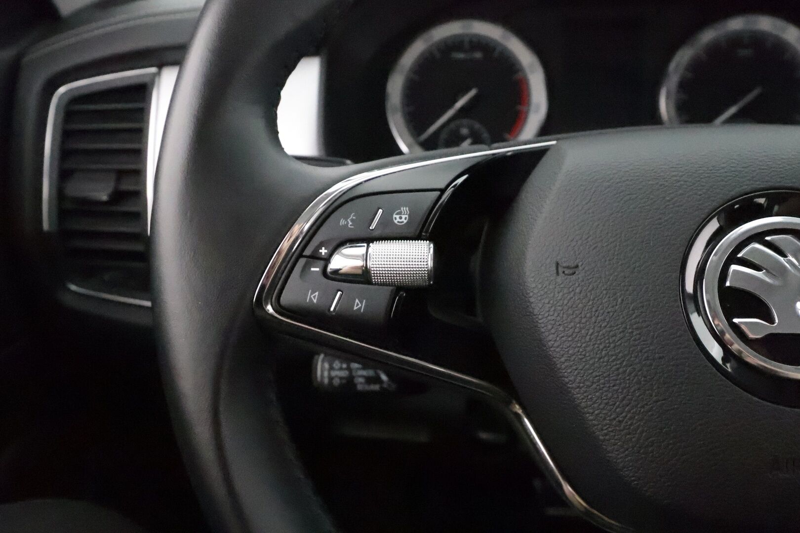 Skoda Kodiaq 2022 1.5 TSI ACT Ambition DSG Autom.**Facelift / Webasto / Adapt. vakkari / Puolinahat / Keyless / LED / Navi / Apple&Android - 3,99 % KORKOTARJOUS TÄHÄN AUTOON - 1-om. Suomi-auto 
