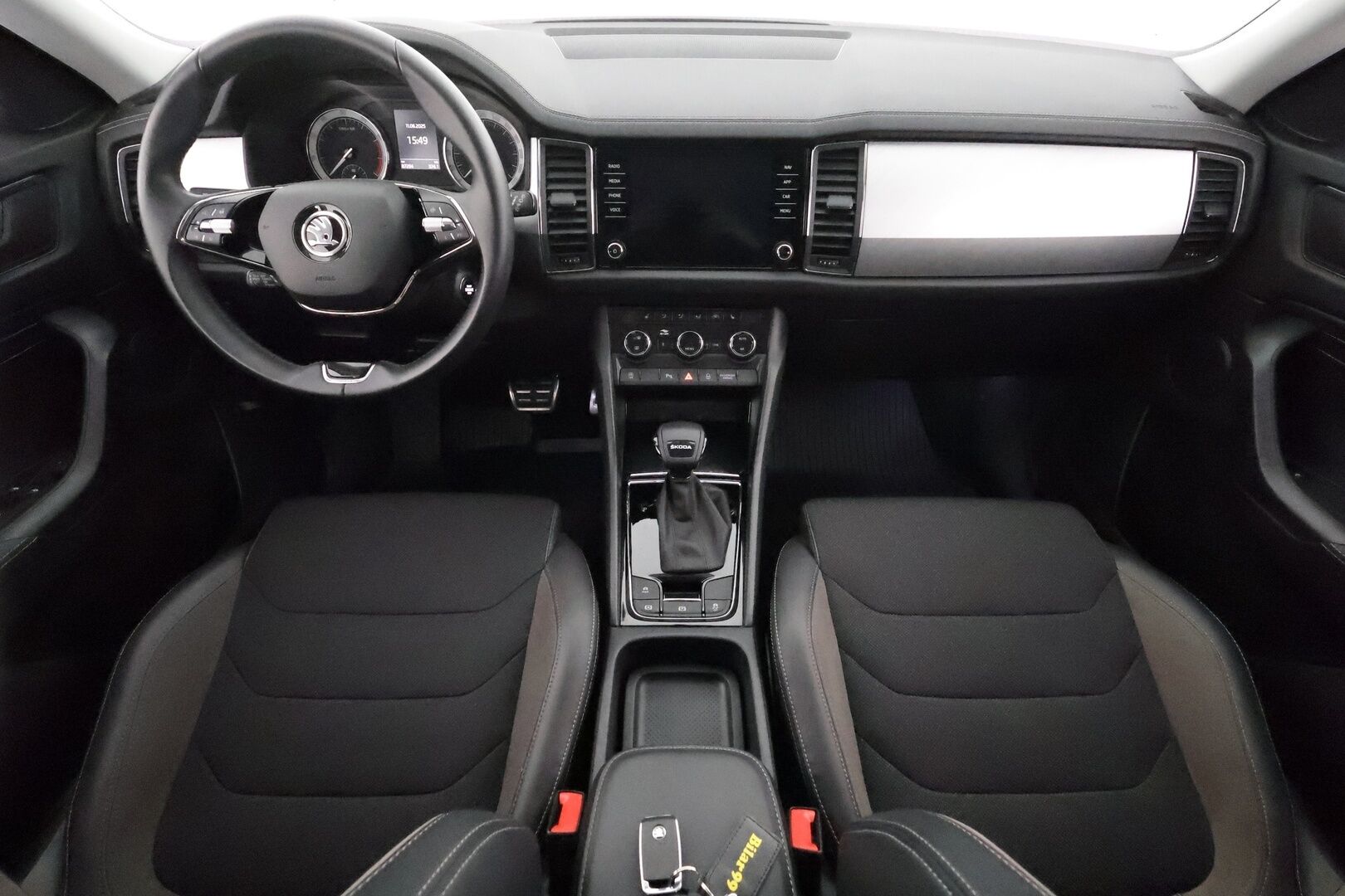 Skoda Kodiaq 2022 1.5 TSI ACT Ambition DSG Autom.**Facelift / Webasto / Adapt. vakkari / Puolinahat / Keyless / LED / Navi / Apple&Android - 3,99 % KORKOTARJOUS TÄHÄN AUTOON - 1-om. Suomi-auto 