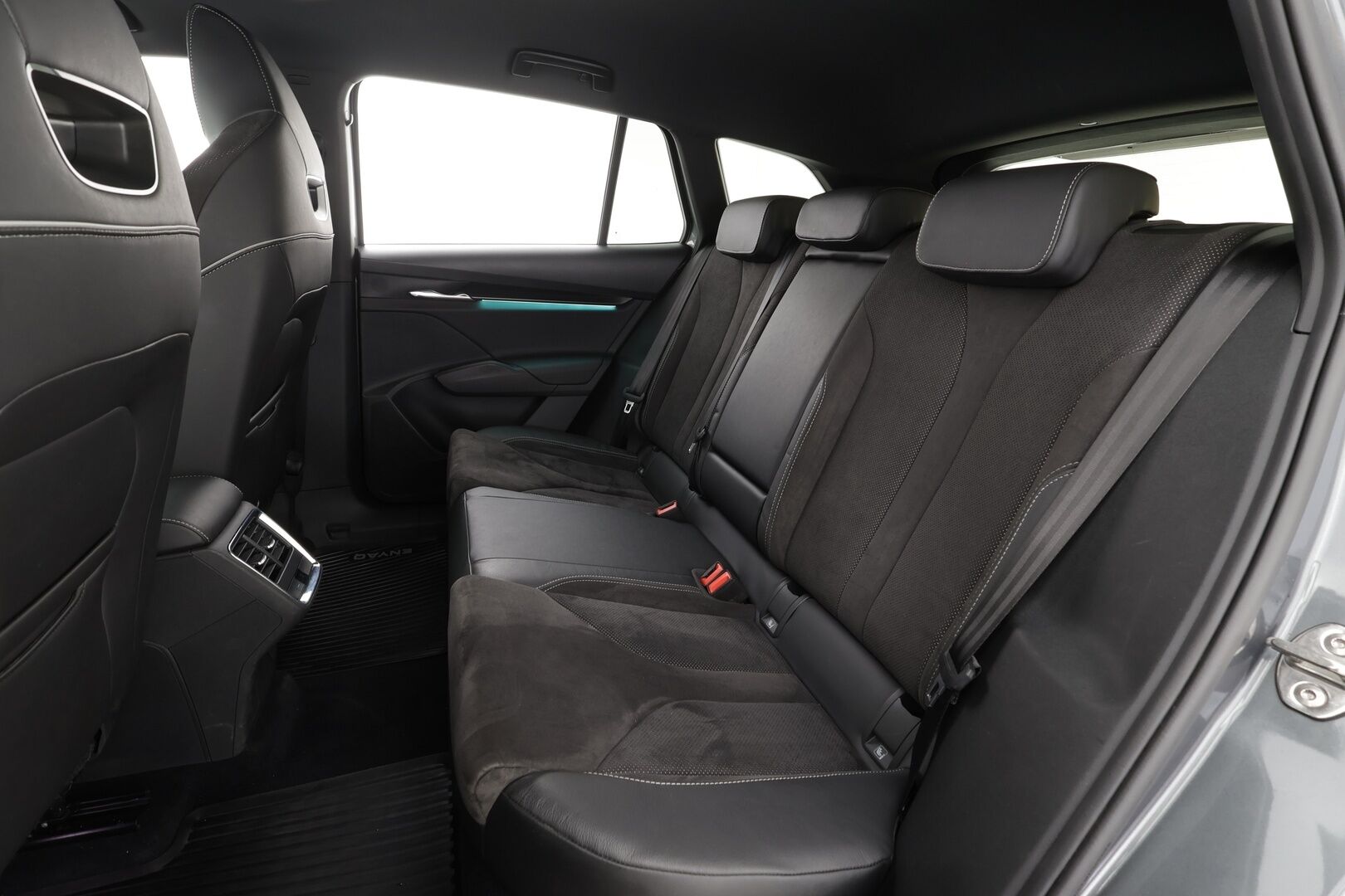 Skoda Enyaq 2022 80x 4x4 SportLine iV * ACC / ILP / Koukku / Skoda Crystal Light Matrix-LED / P.kamera / Keyless / Puolinahat / Apple&Android * - 1.Om Suomi-auto / Koti & Kauppalaturi / Kahdet Renkaat - HULLUT AVAJAISHULINAT KORKOTARJOUS 3,29 %