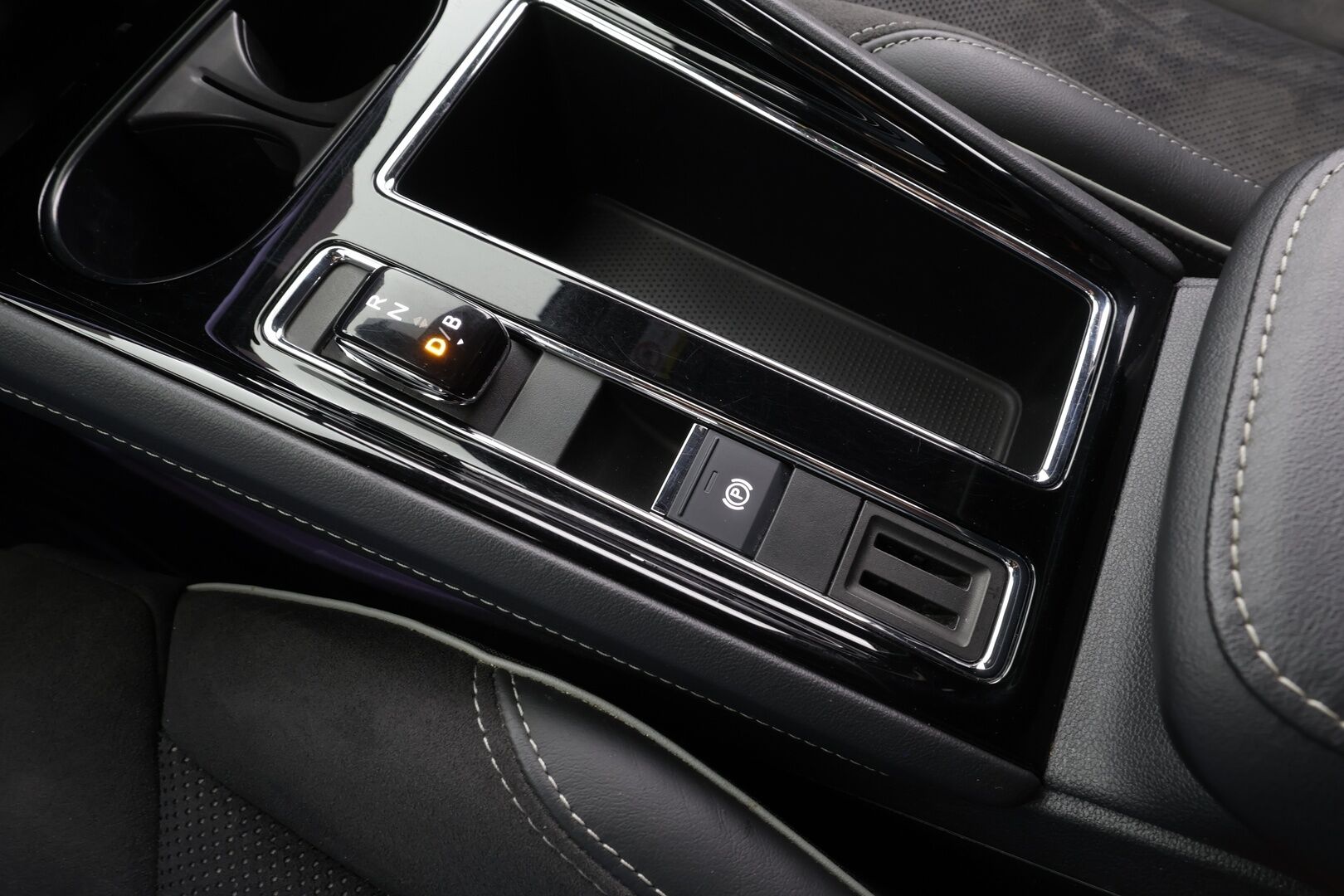 Skoda Enyaq 2022 80x 4x4 SportLine iV * ACC / ILP / Koukku / Skoda Crystal Light Matrix-LED / P.kamera / Keyless / Puolinahat / Apple&Android * - 1.Om Suomi-auto / Koti & Kauppalaturi / Kahdet Renkaat - HULLUT AVAJAISHULINAT KORKOTARJOUS 3,29 %