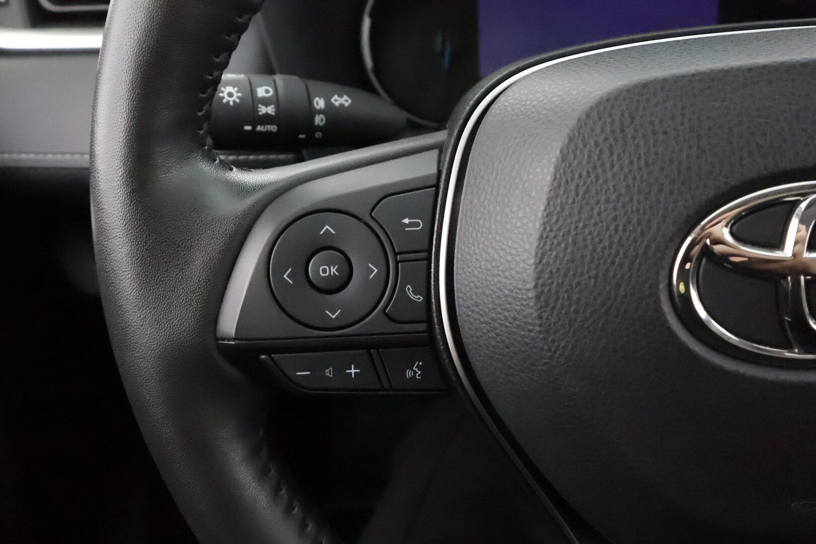 Toyota RAV4 2022 2,5 Hybrid Plus Edition - | ACC | LED-Lisävalo | P.Kamera | Navi | Kaistavahti | Keyless | Sisätilanlämmitin | 1-om Suomi-auto | Kahdet renkaat | Merkkihuollot |