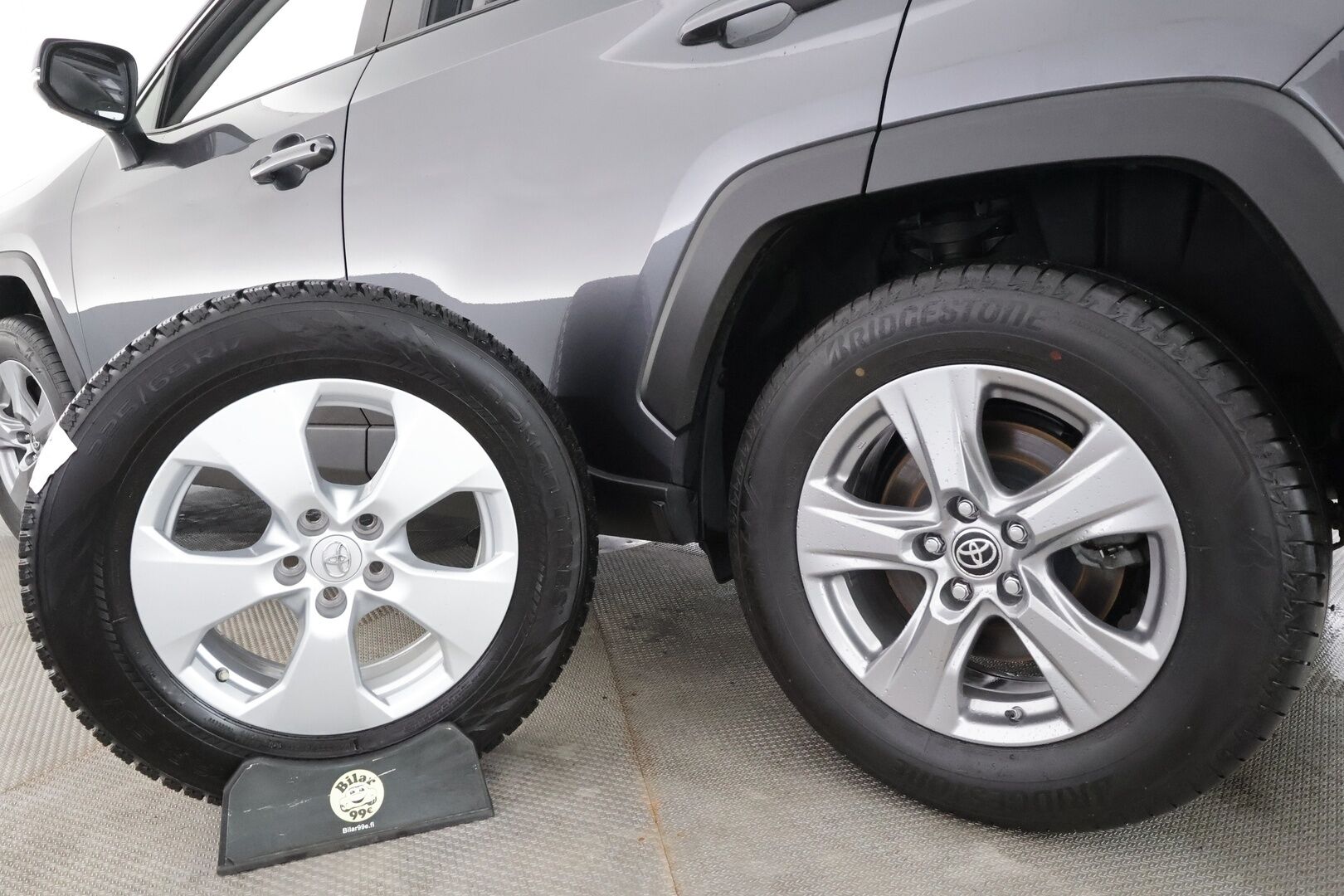 Toyota RAV4 2022 2,5 Hybrid Plus Edition - | ACC | LED-Lisävalo | P.Kamera | Navi | Kaistavahti | Keyless | Sisätilanlämmitin | 1-om Suomi-auto | Kahdet renkaat | Merkkihuollot |