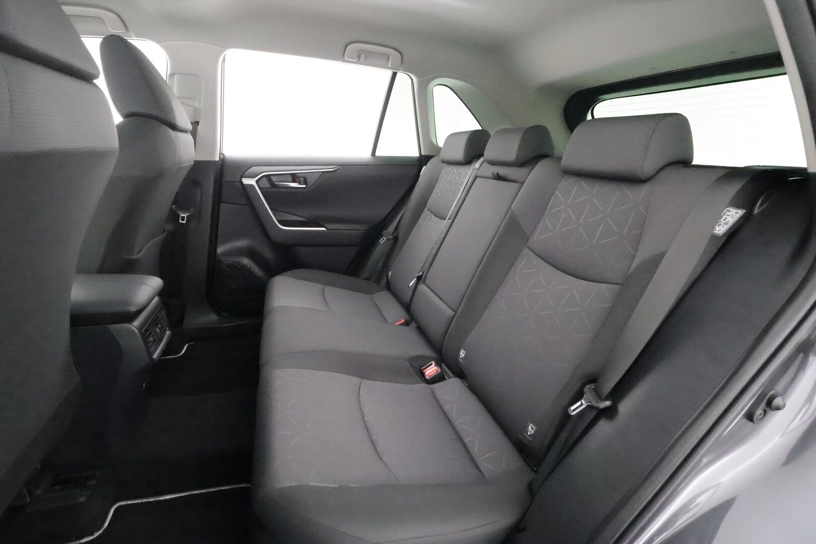 Toyota RAV4 2022 2,5 Hybrid Plus Edition - | ACC | LED-Lisävalo | P.Kamera | Navi | Kaistavahti | Keyless | Sisätilanlämmitin | 1-om Suomi-auto | Kahdet renkaat | Merkkihuollot |