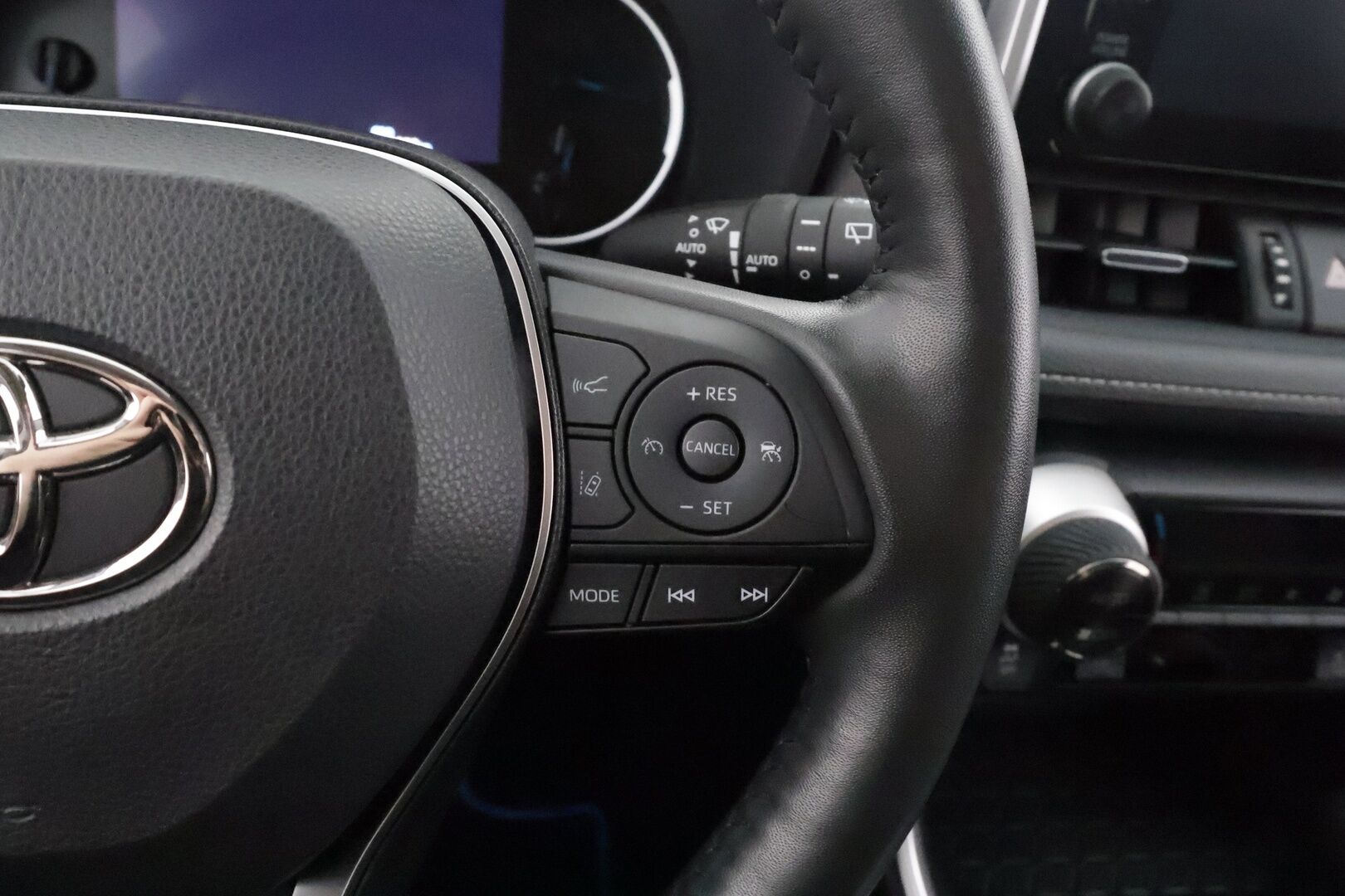 Toyota RAV4 2022 2,5 Hybrid Plus Edition - | ACC | LED-Lisävalo | P.Kamera | Navi | Kaistavahti | Keyless | Sisätilanlämmitin | 1-om Suomi-auto | Kahdet renkaat | Merkkihuollot |