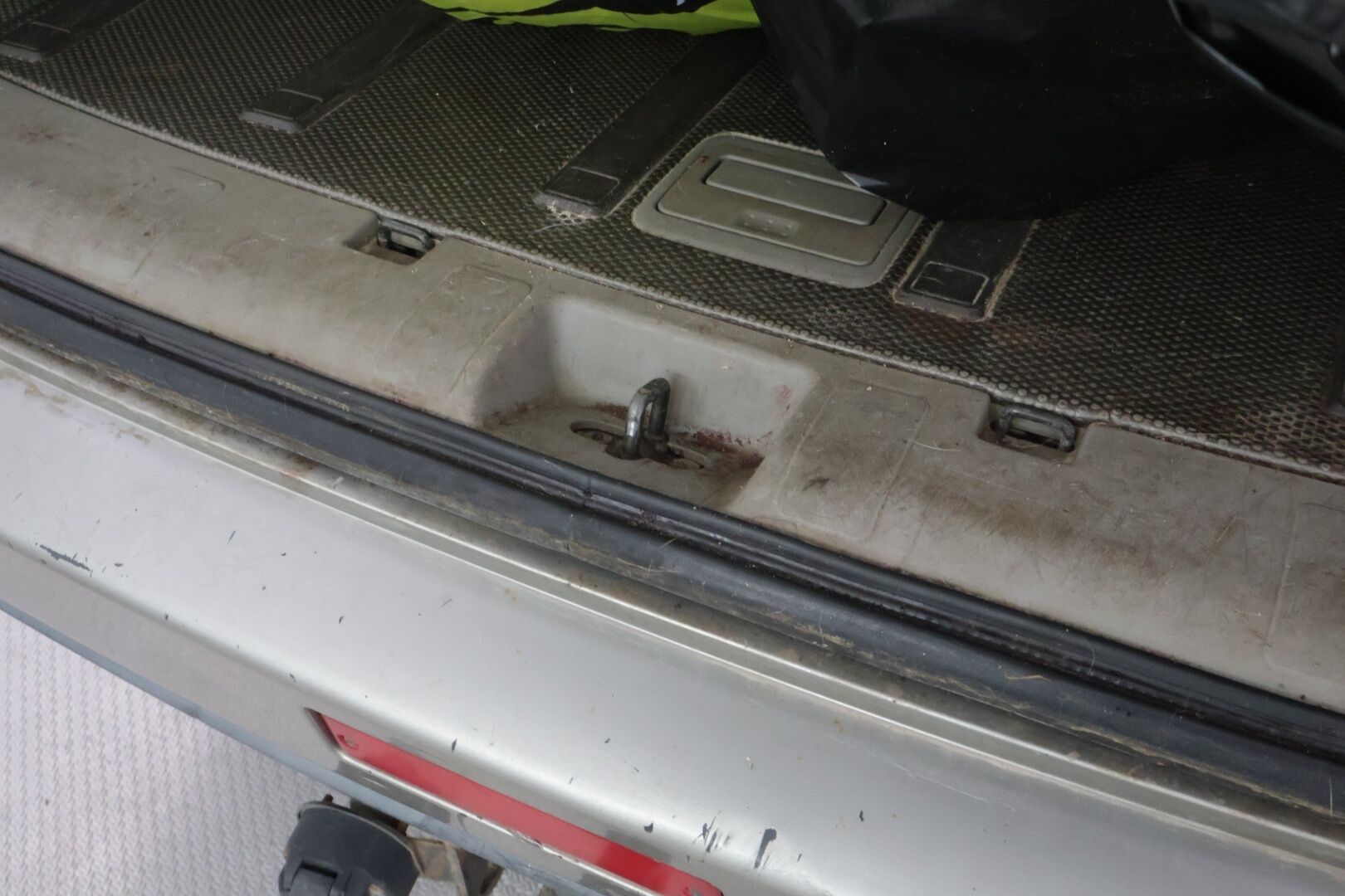 Nissan X-TRAIL 2005 5D X-TRAIL STW 2.0 TANT30-4X4/263 - *YritysOutlet - Myydään vain yrityksille* / Vetokoukku / Kahdet renkaat!