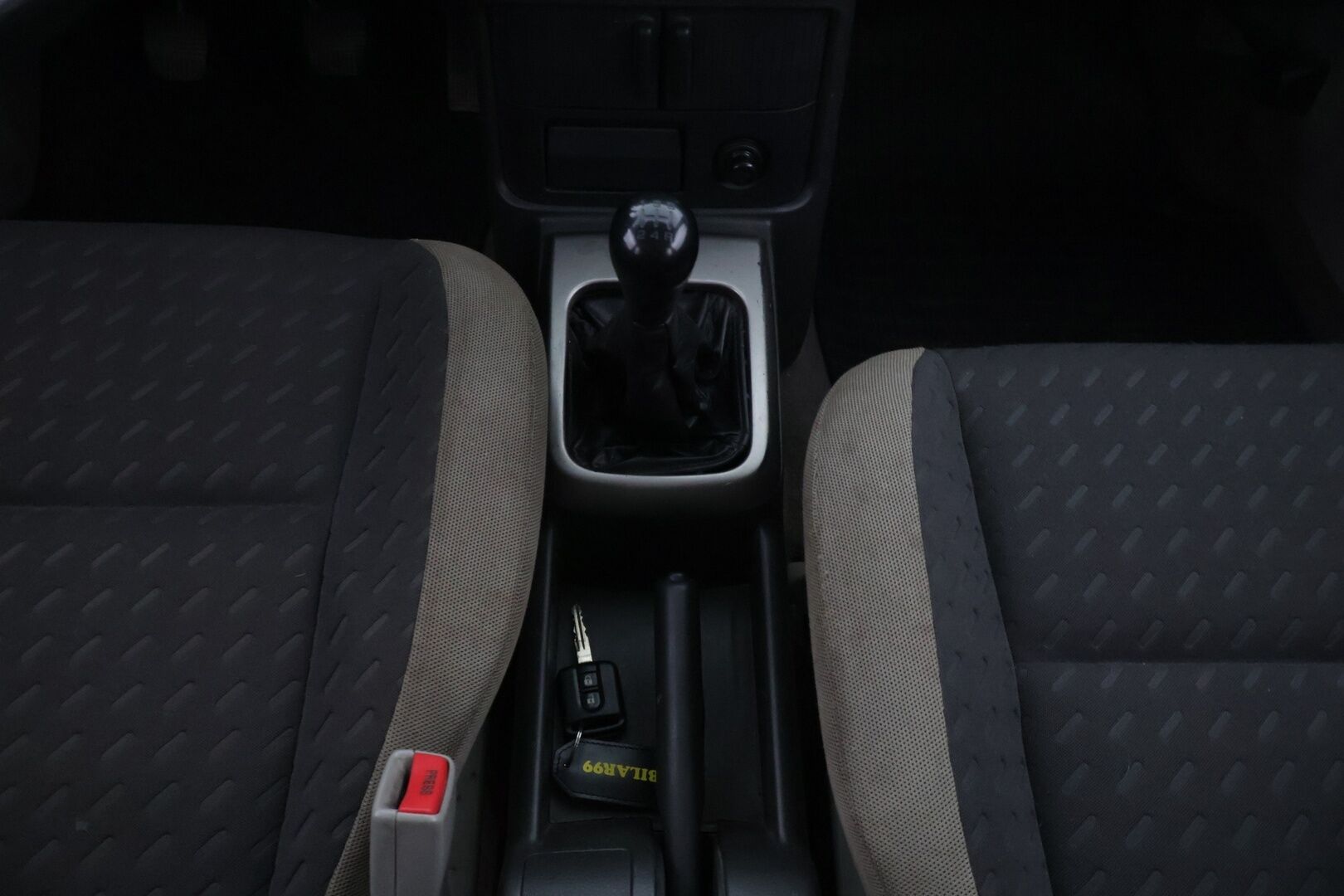 Nissan X-TRAIL 2005 5D X-TRAIL STW 2.0 TANT30-4X4/263 - *YritysOutlet - Myydään vain yrityksille* / Vetokoukku / Kahdet renkaat!