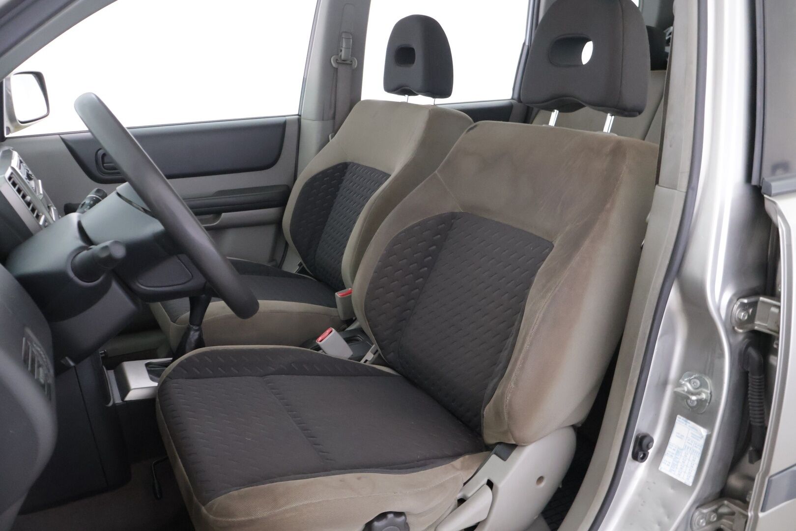 Nissan X-TRAIL 2005 5D X-TRAIL STW 2.0 TANT30-4X4/263 - *YritysOutlet - Myydään vain yrityksille* / Vetokoukku / Kahdet renkaat!