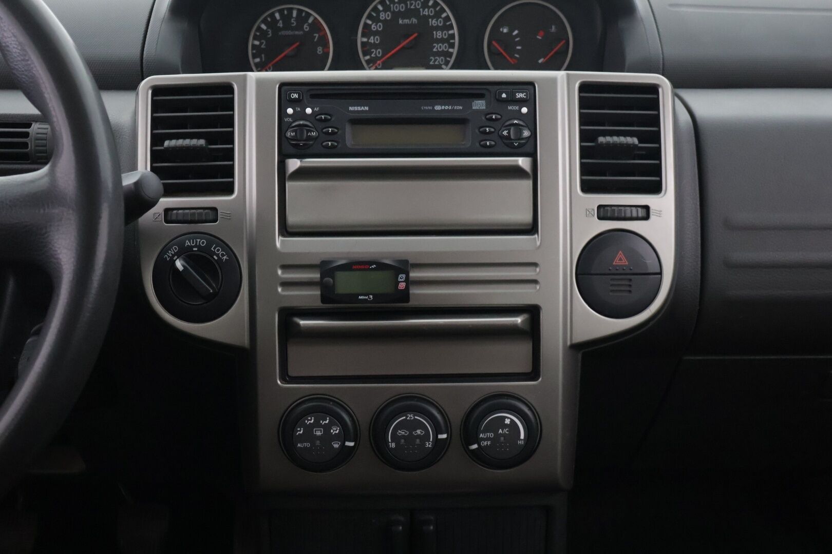 Nissan X-TRAIL 2005 5D X-TRAIL STW 2.0 TANT30-4X4/263 - *YritysOutlet - Myydään vain yrityksille* / Vetokoukku / Kahdet renkaat!