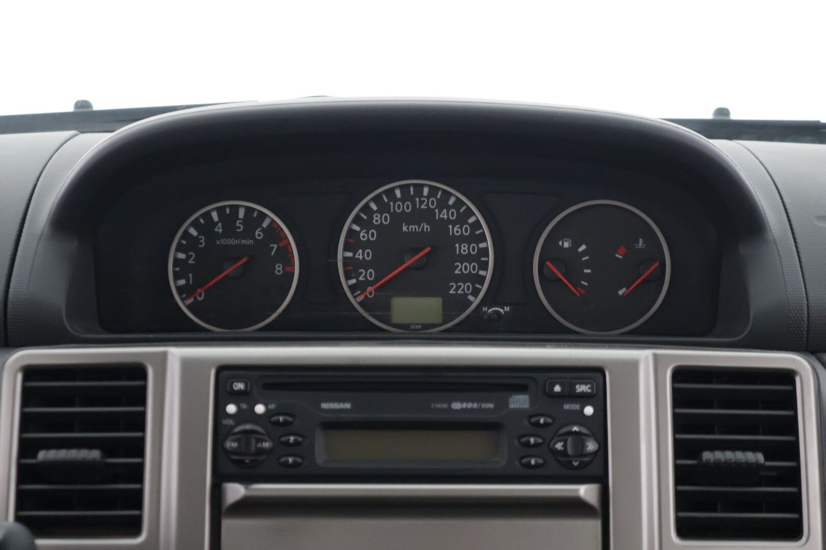 Nissan X-TRAIL 2005 5D X-TRAIL STW 2.0 TANT30-4X4/263 - *YritysOutlet - Myydään vain yrityksille* / Vetokoukku / Kahdet renkaat!