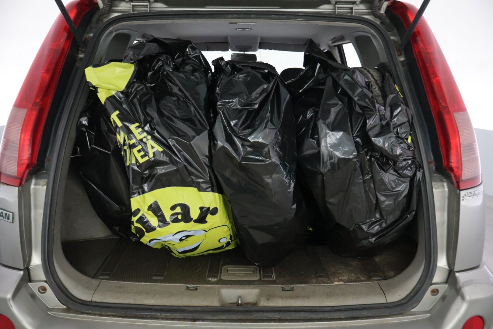 Nissan X-TRAIL 2005 5D X-TRAIL STW 2.0 TANT30-4X4/263 - *YritysOutlet - Myydään vain yrityksille* / Vetokoukku / Kahdet renkaat!