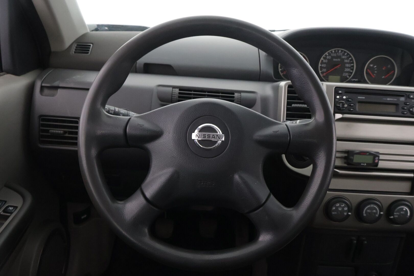 Nissan X-TRAIL 2005 5D X-TRAIL STW 2.0 TANT30-4X4/263 - *YritysOutlet - Myydään vain yrityksille* / Vetokoukku / Kahdet renkaat!