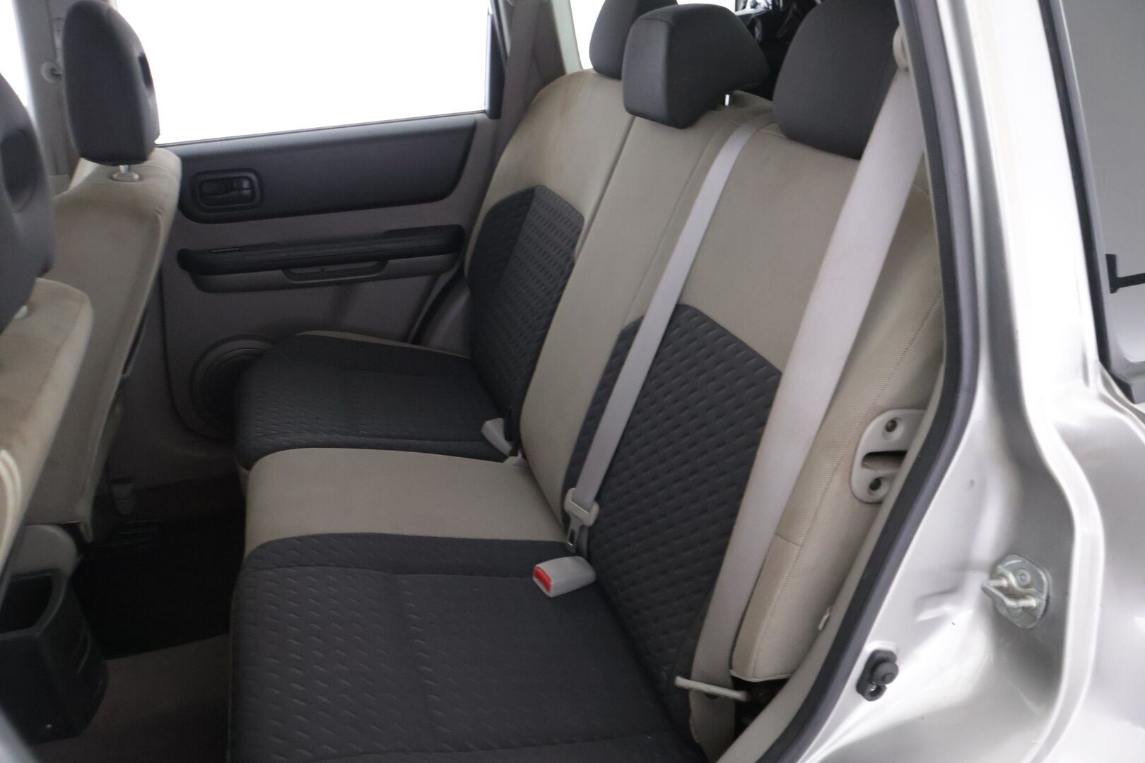 Nissan X-TRAIL 2005 5D X-TRAIL STW 2.0 TANT30-4X4/263 - *YritysOutlet - Myydään vain yrityksille* / Vetokoukku / Kahdet renkaat!