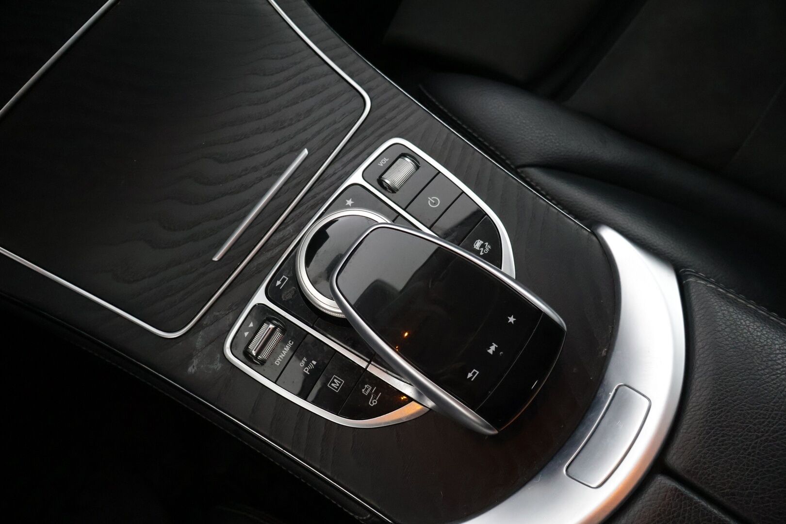 Mercedes-Benz GLC 2017 GLC 350 e 4MATIC Farmari (AC) 5ov 1991cm3 A - * Myydään Huutokaupat.com *