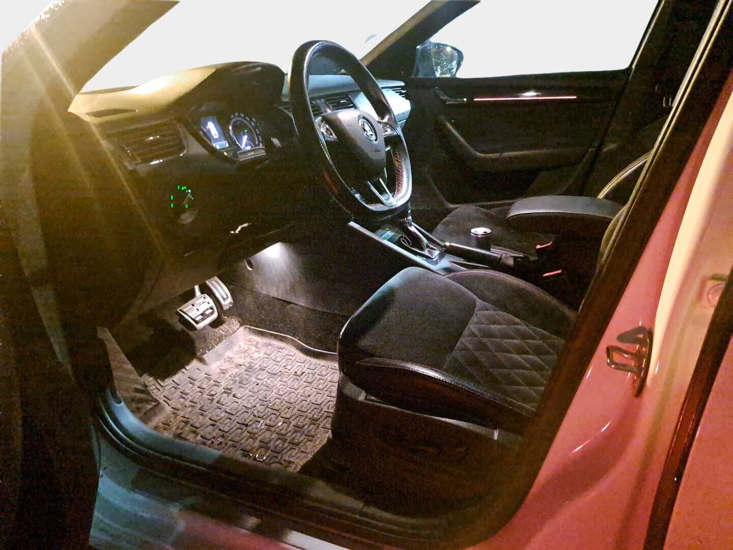 Skoda Octavia 2018 Combi 2,0 TDI 184 4x4 RS aut. *Adapt. vakkari / Webasto / Koukku / Canton / DCC / Kessy / Kamera / Sähköpenkki * - * Facelift RS Octavia kattavasti varusteltuna! / 2x renkaat / LED / SmartLink * - HULLUT JOULUT KORKOTARJOUS 2,49% 