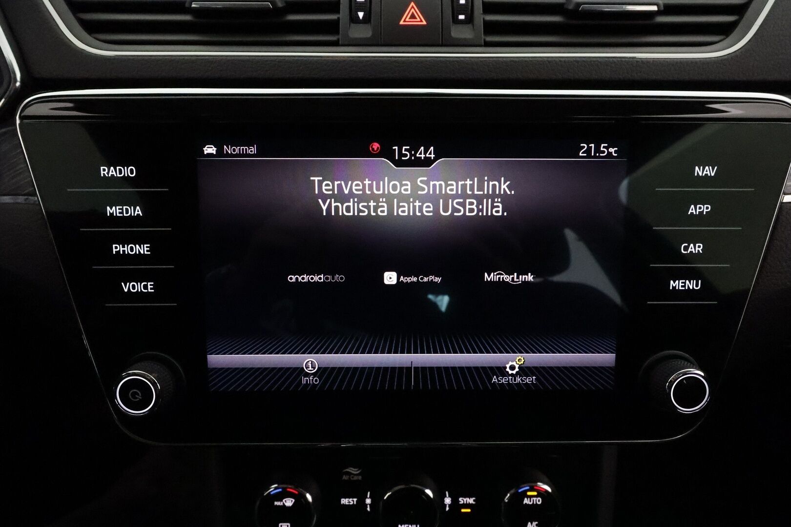 Skoda Superb 2020 2,0 TDI 190 Style DSG **Canton / Koukku / ACC / Matrix-LED / P.kamera / Muistipenkki / Navi / KeylessGO** - 1-om Suomi-auto / Kahdet Renkaat