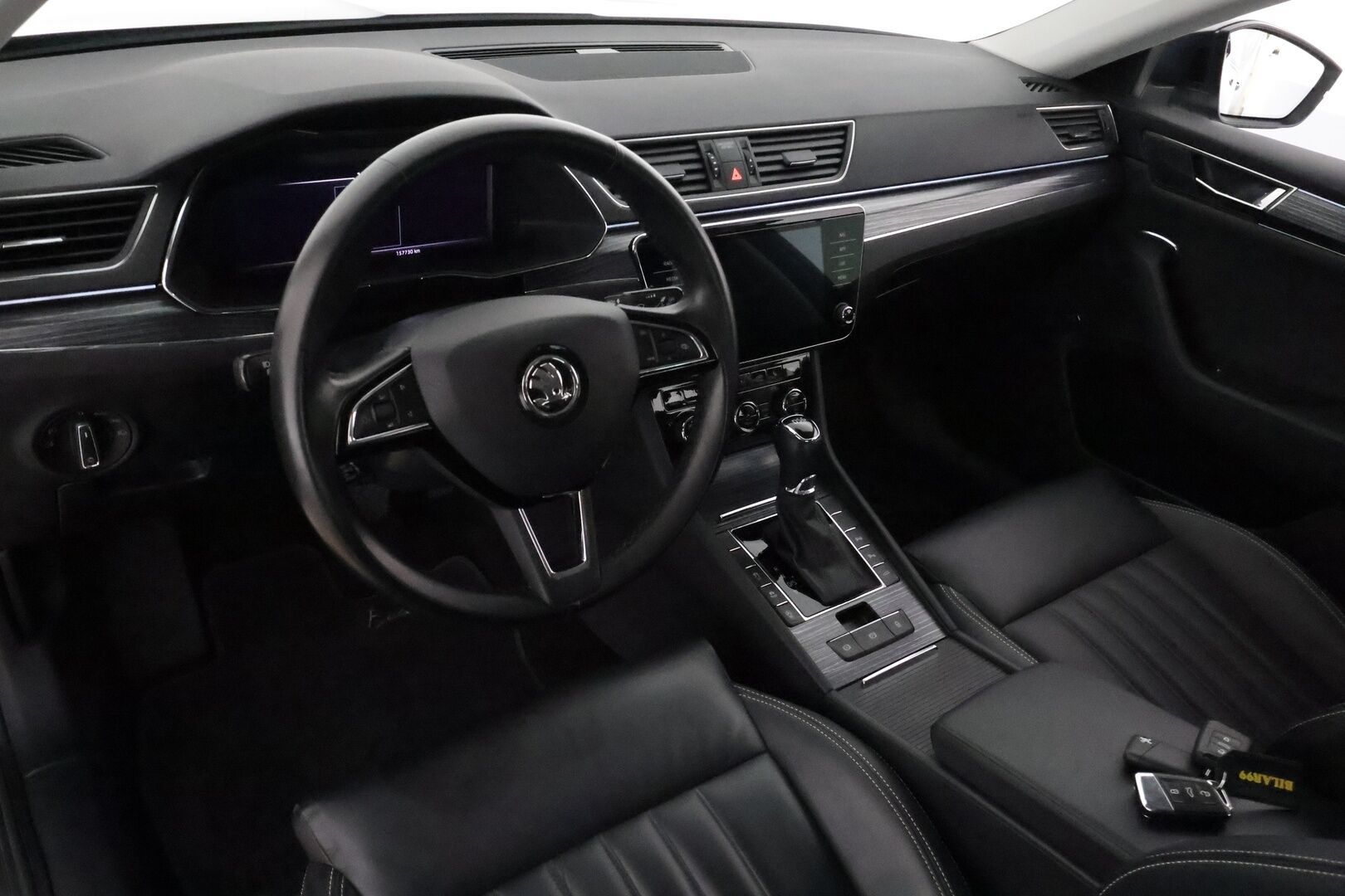 Skoda Superb 2020 2,0 TDI 190 Style DSG **Canton / Koukku / ACC / Matrix-LED / P.kamera / Muistipenkki / Navi / KeylessGO** - 1-om Suomi-auto / Kahdet Renkaat