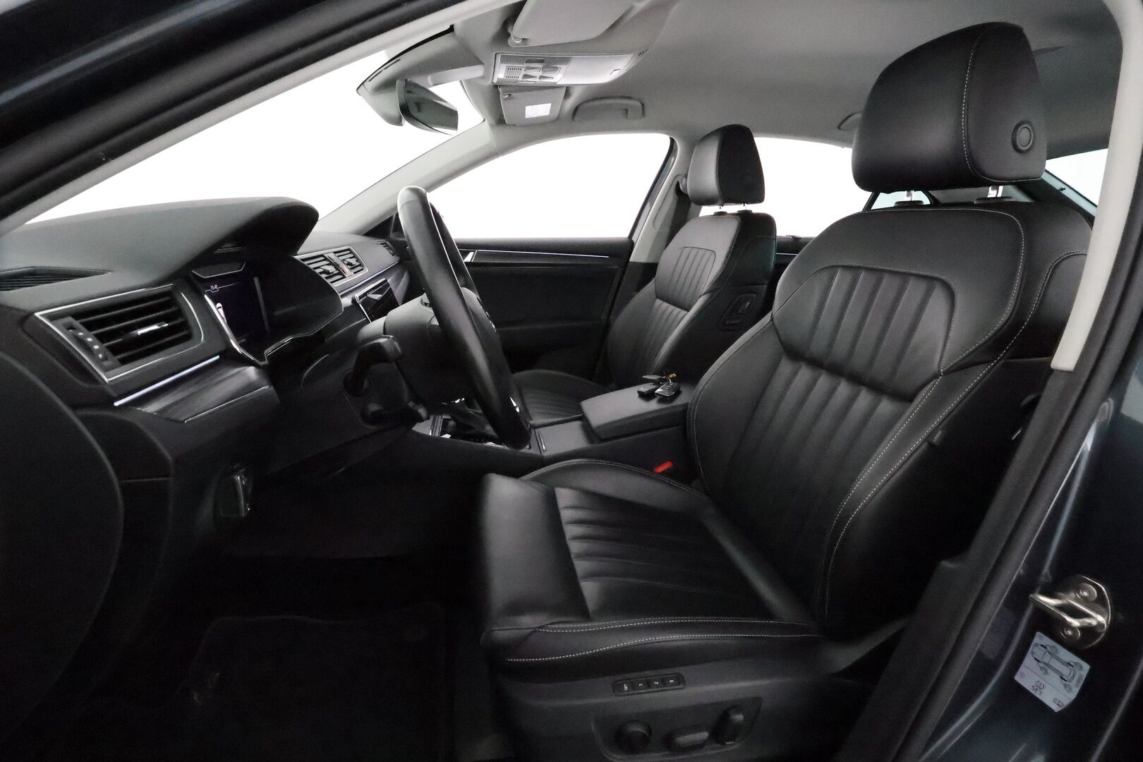 Skoda Superb 2020 2,0 TDI 190 Style DSG **Canton / Koukku / ACC / Matrix-LED / P.kamera / Muistipenkki / Navi / KeylessGO** - 1-om Suomi-auto / Kahdet Renkaat