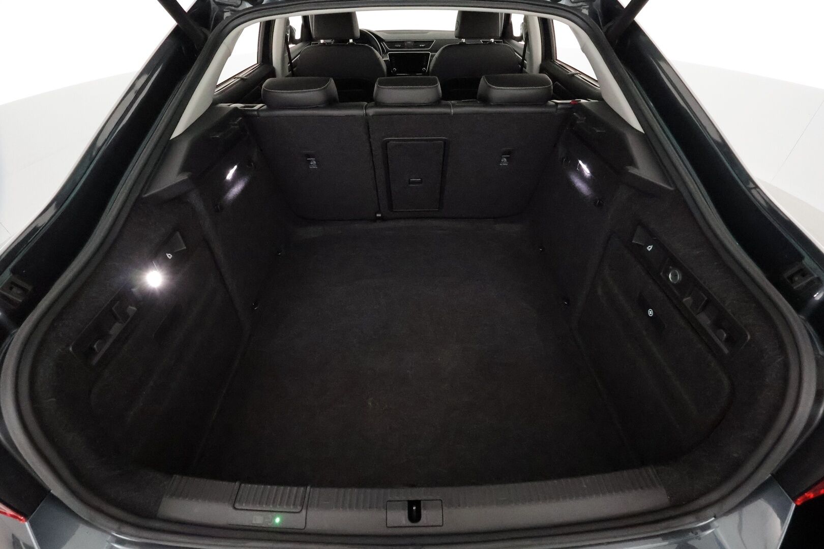 Skoda Superb 2020 2,0 TDI 190 Style DSG **Canton / Koukku / ACC / Matrix-LED / P.kamera / Muistipenkki / Navi / KeylessGO** - 1-om Suomi-auto / Kahdet Renkaat