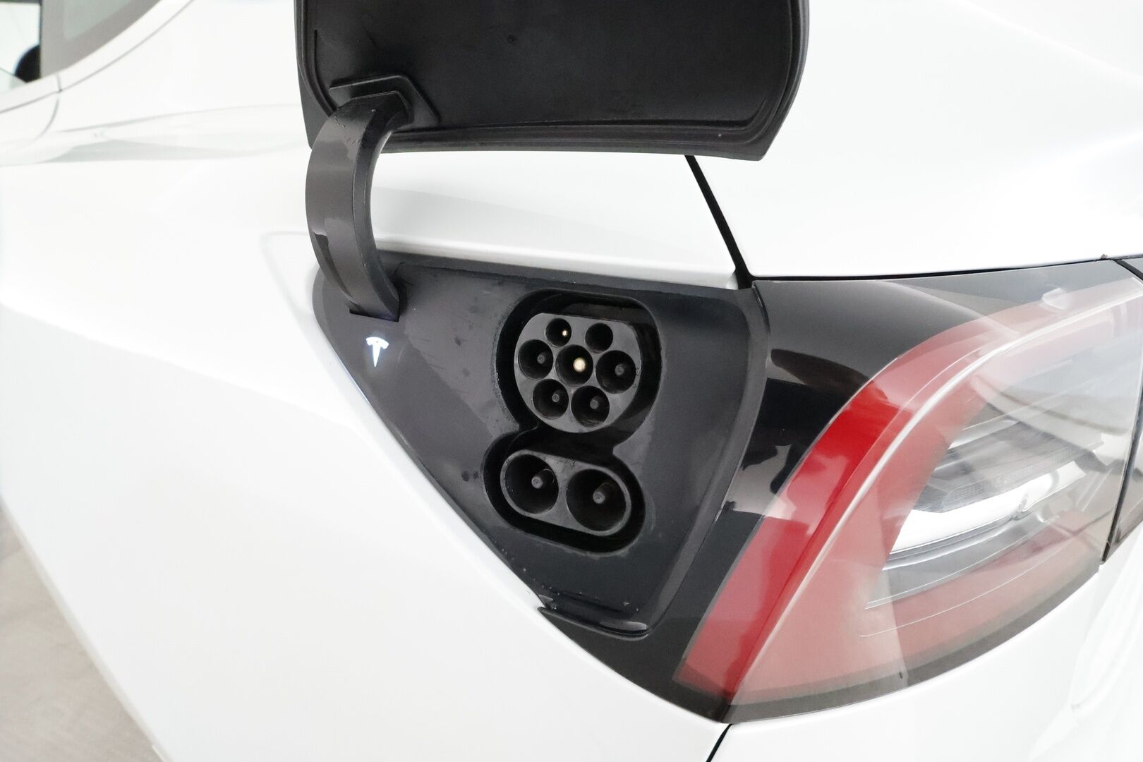 Tesla Model 3 2020 Standard Range Plus **Lasikatto / Adapt.Vakkari / LED-valot / P.Kamera / Muistipenkki / Navi / Kaistavahti** - Suomi-auto / Kahdet Renkaat