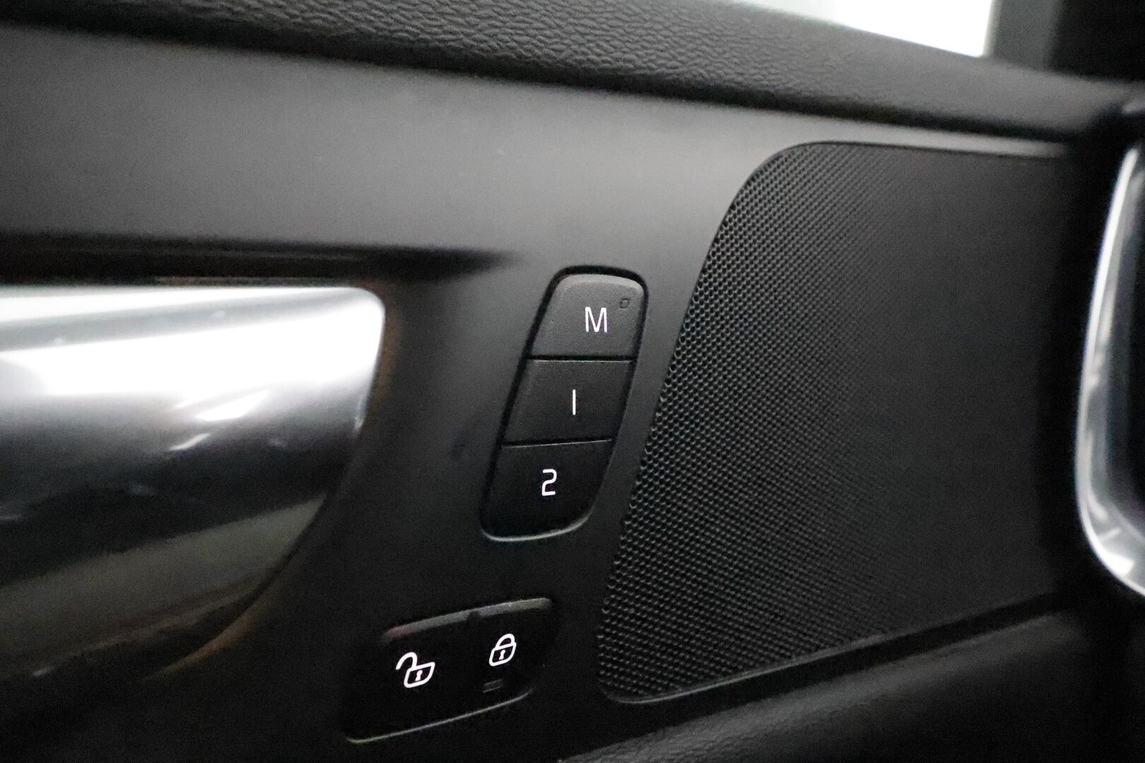 Volvo V60 2020 D4 AWD Business Inscription aut **HUD / Adapt.vakkari / Muistipenkki / Koukku / Full LED / Webasto** - Suomi-auto / Kahdet renkaat aluvanteilla / Ruskeat nahat / 360.kamera / BLIS / Digimittaristo / Navi / Penkinlämmittimet takana 