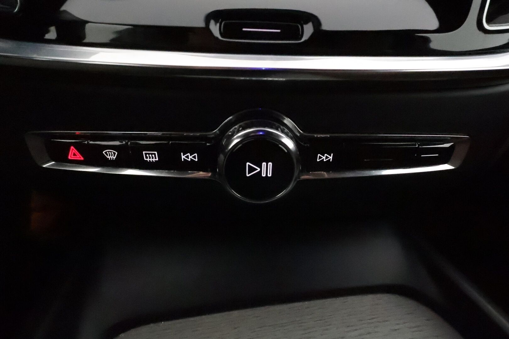 Volvo V60 2020 D4 AWD Business Inscription aut **HUD / Adapt.vakkari / Muistipenkki / Koukku / Full LED / Webasto** - Suomi-auto / Kahdet renkaat aluvanteilla / Ruskeat nahat / 360.kamera / BLIS / Digimittaristo / Navi / Penkinlämmittimet takana 