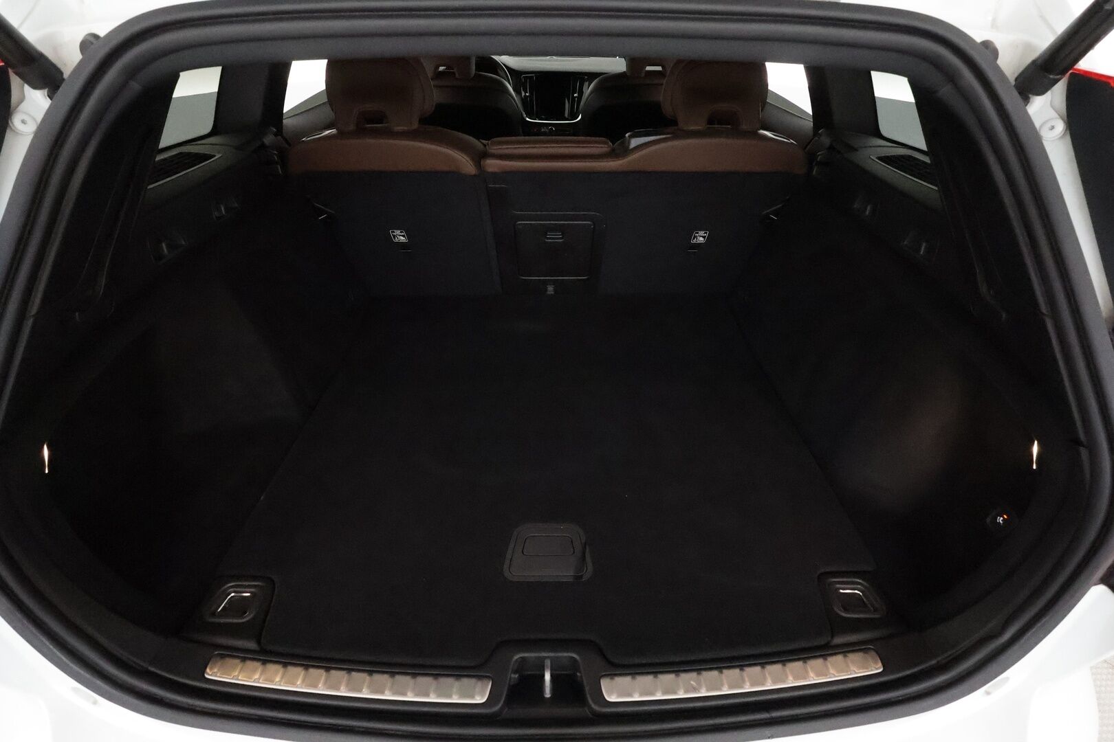 Volvo V60 2020 D4 AWD Business Inscription aut **HUD / Adapt.vakkari / Muistipenkki / Koukku / Full LED / Webasto** - Suomi-auto / Kahdet renkaat aluvanteilla / Ruskeat nahat / 360.kamera / BLIS / Digimittaristo / Navi / Penkinlämmittimet takana 