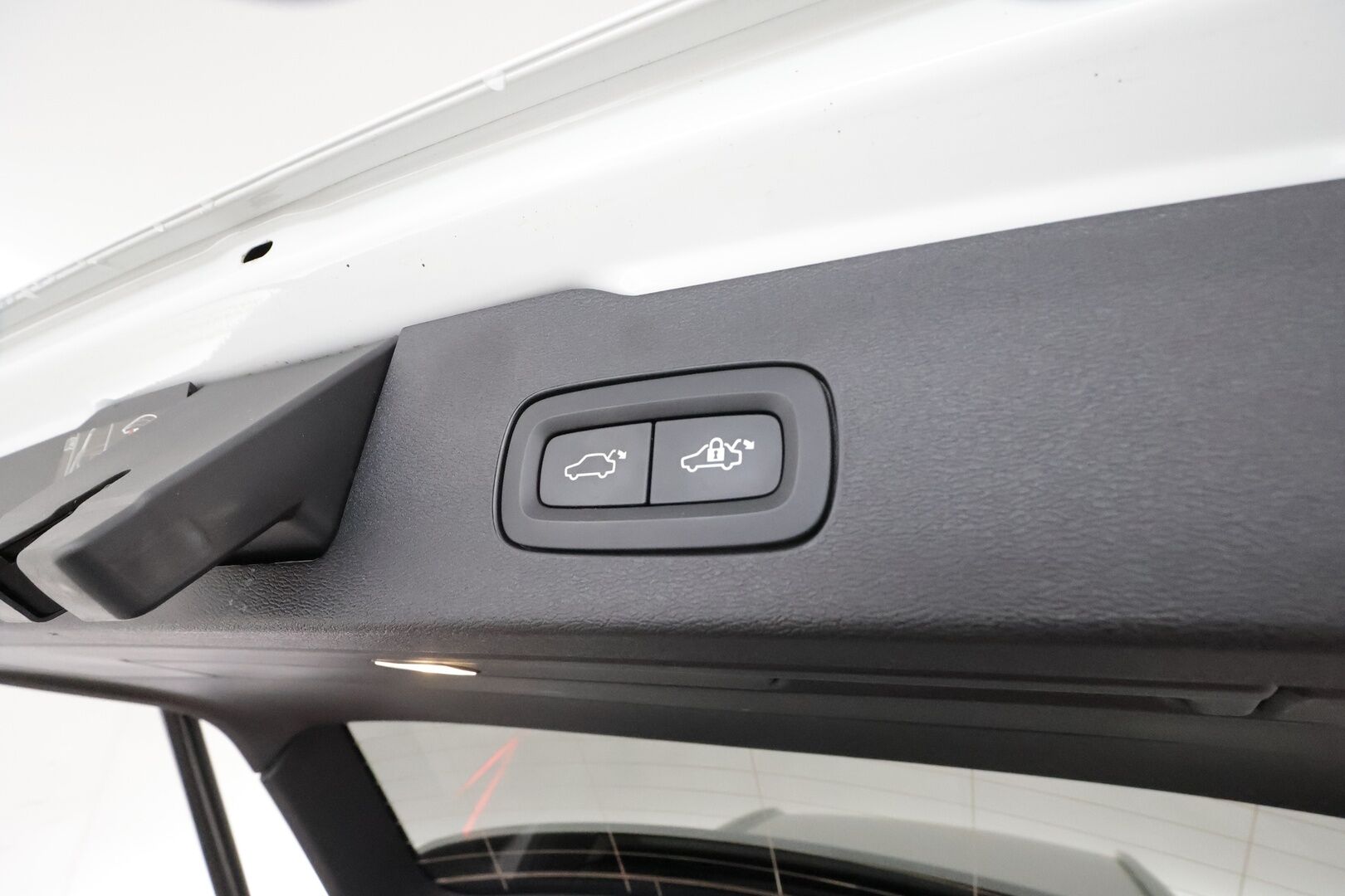 Volvo V60 2020 D4 AWD Business Inscription aut **HUD / Adapt.vakkari / Muistipenkki / Koukku / Full LED / Webasto** - Suomi-auto / Kahdet renkaat aluvanteilla / Ruskeat nahat / 360.kamera / BLIS / Digimittaristo / Navi / Penkinlämmittimet takana 