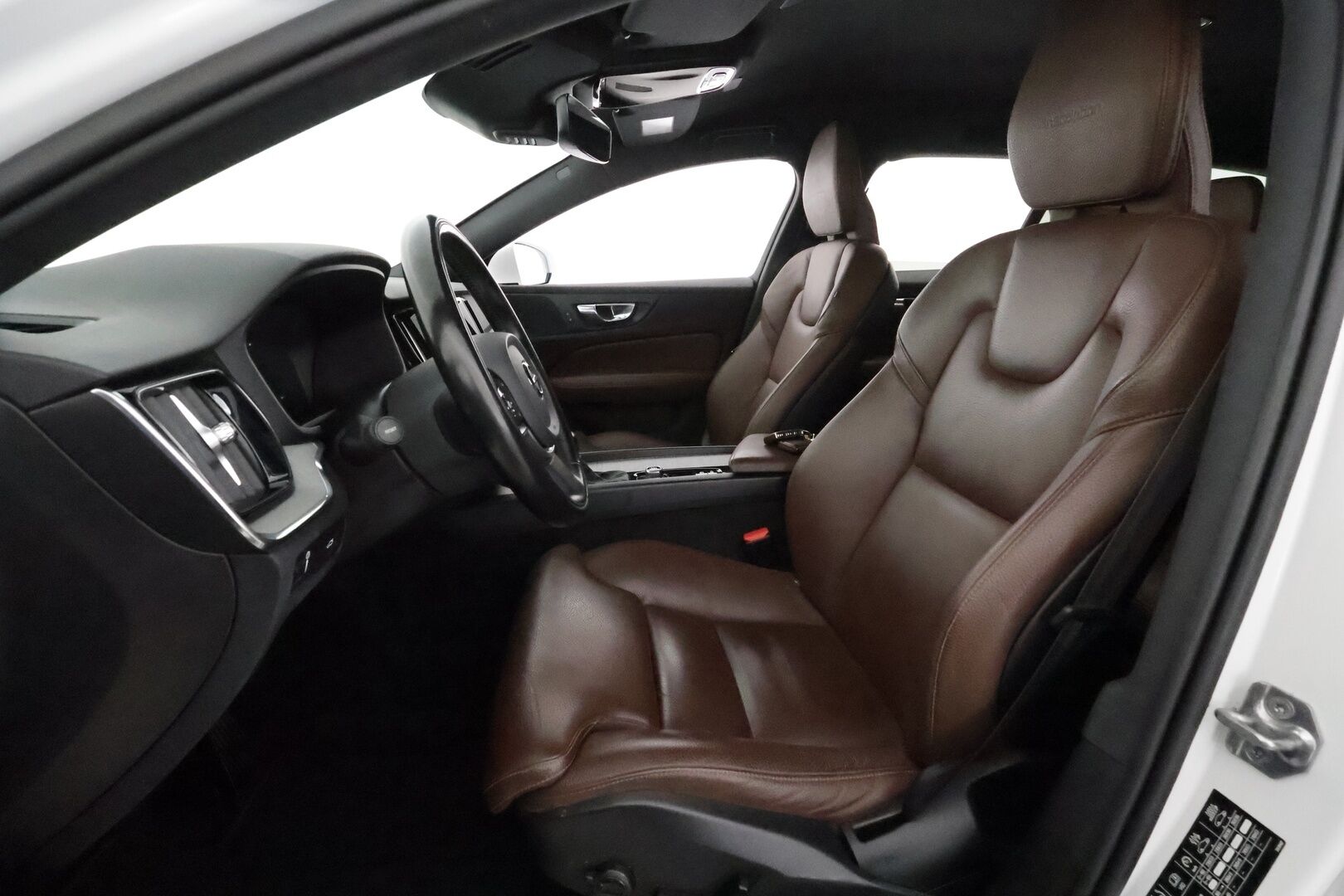 Volvo V60 2020 D4 AWD Business Inscription aut **HUD / Adapt.vakkari / Muistipenkki / Koukku / Full LED / Webasto** - Suomi-auto / Kahdet renkaat aluvanteilla / Ruskeat nahat / 360.kamera / BLIS / Digimittaristo / Navi / Penkinlämmittimet takana 