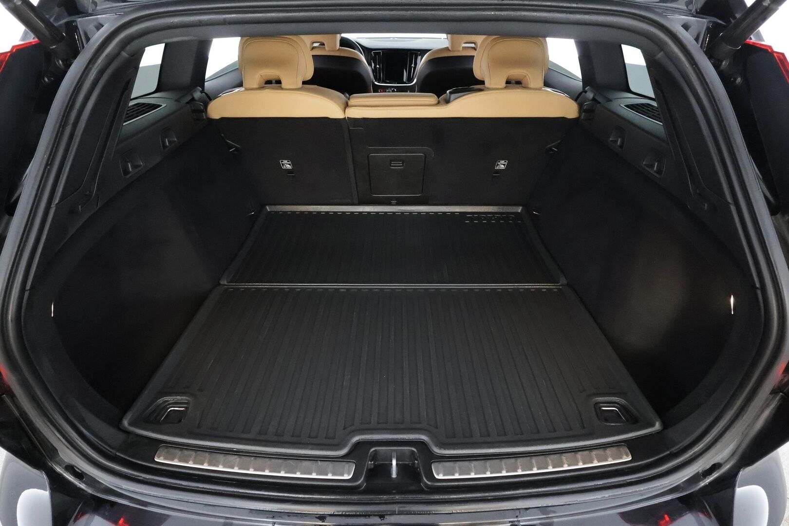 Volvo V60 2020 T4 Business aut * ACC / P.tutkat / Webasto / Ruskeat nahat / Keyless / LED / Sähköluukku * - Suomi-auto / Kahdet renkaat aluvanteilla / Merkkihuollettu