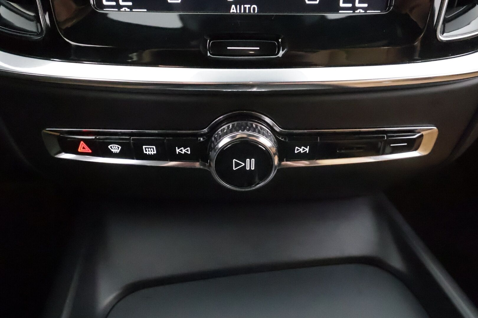 Volvo V60 2020 T4 Business aut * ACC / P.tutkat / Webasto / Ruskeat nahat / Keyless / LED / Sähköluukku * - Suomi-auto / Kahdet renkaat aluvanteilla / Merkkihuollettu