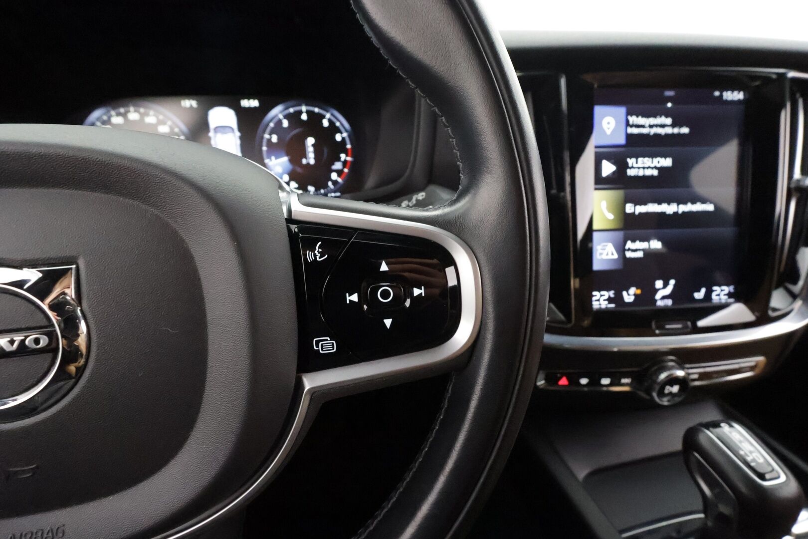 Volvo V60 2020 T4 Business aut * ACC / P.tutkat / Webasto / Ruskeat nahat / Keyless / LED / Sähköluukku * - Suomi-auto / Kahdet renkaat aluvanteilla / Merkkihuollettu