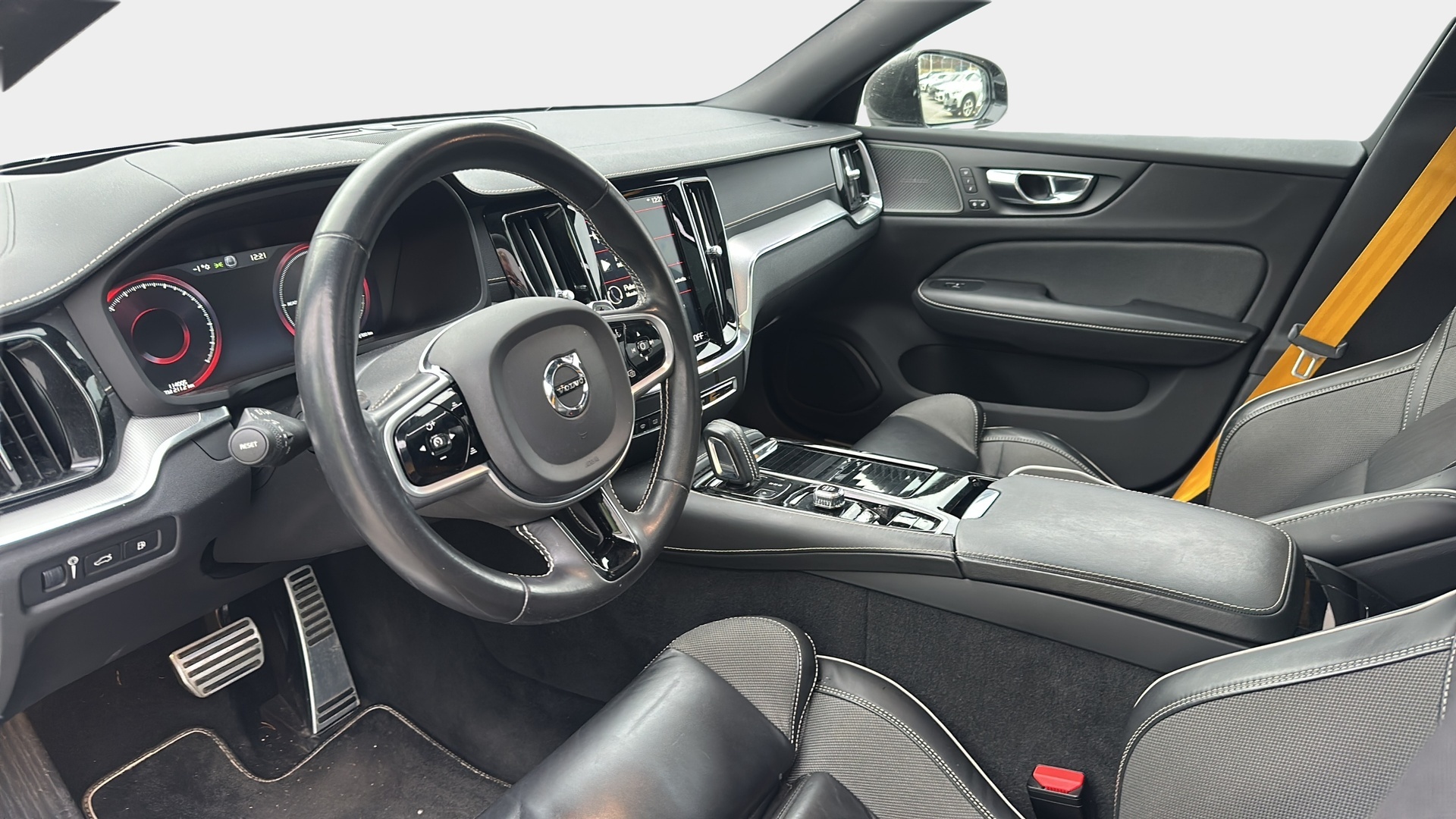 Volvo V60 2020 T8 TwE AWD Business Polestar Engineered aut / Adapt. vak / H&K / HUD / Webasto / Vetokoukku / Muistipenkit - Panorama / 360° / Keyless / Full-LED / BLIS / Apple&Android / Akkutakuu voimassa! - HULLUT JOULUT KORKOTARJOUS 2,49% 