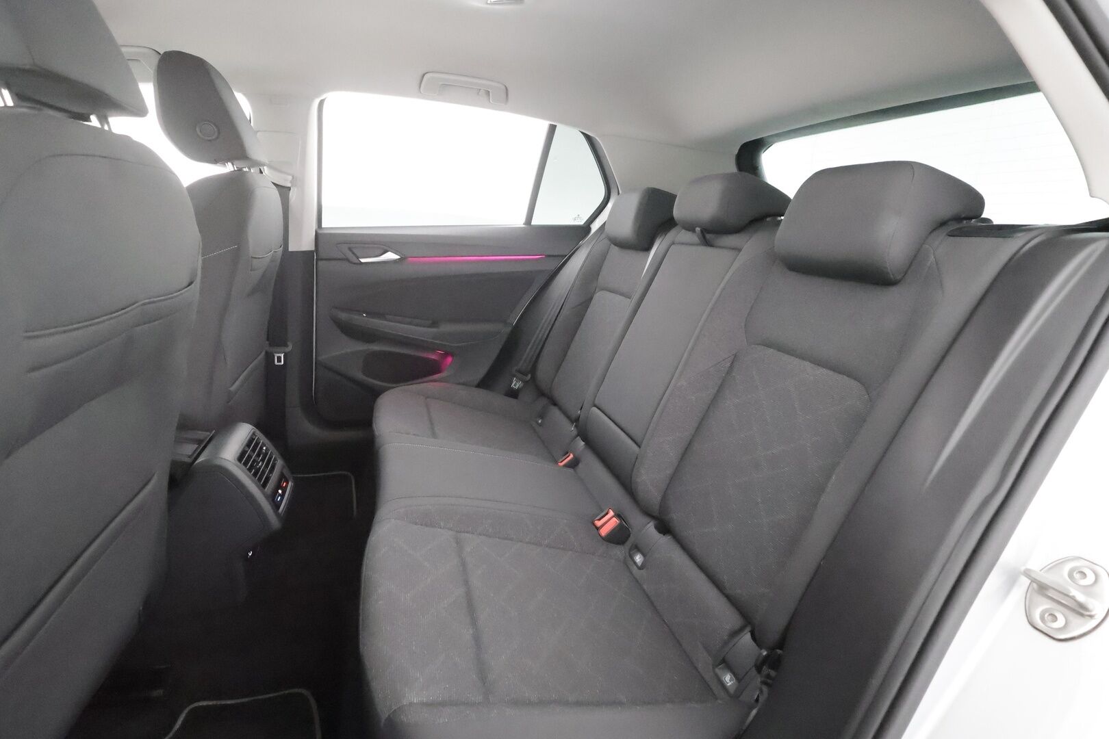 Volkswagen Golf 2020 First Edition 1,5 eTSI 110 kW (MHEV) DSG-automaatti - | Webasto | Koukku | ACC | LED | P.Kamera | Kaistavahti | Navi | Digimittaristo | Apple&Android | Kahdet renkaat | Suomi-auto |