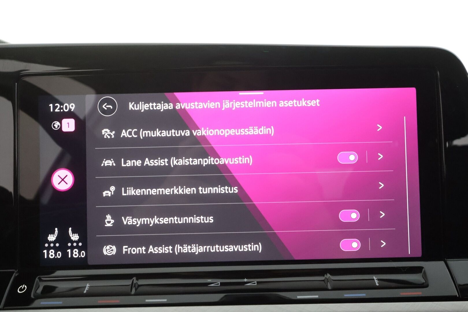 Volkswagen Golf 2020 First Edition 1,5 eTSI 110 kW (MHEV) DSG-automaatti - | Webasto | Koukku | ACC | LED | P.Kamera | Kaistavahti | Navi | Digimittaristo | Apple&Android | Kahdet renkaat | Suomi-auto |